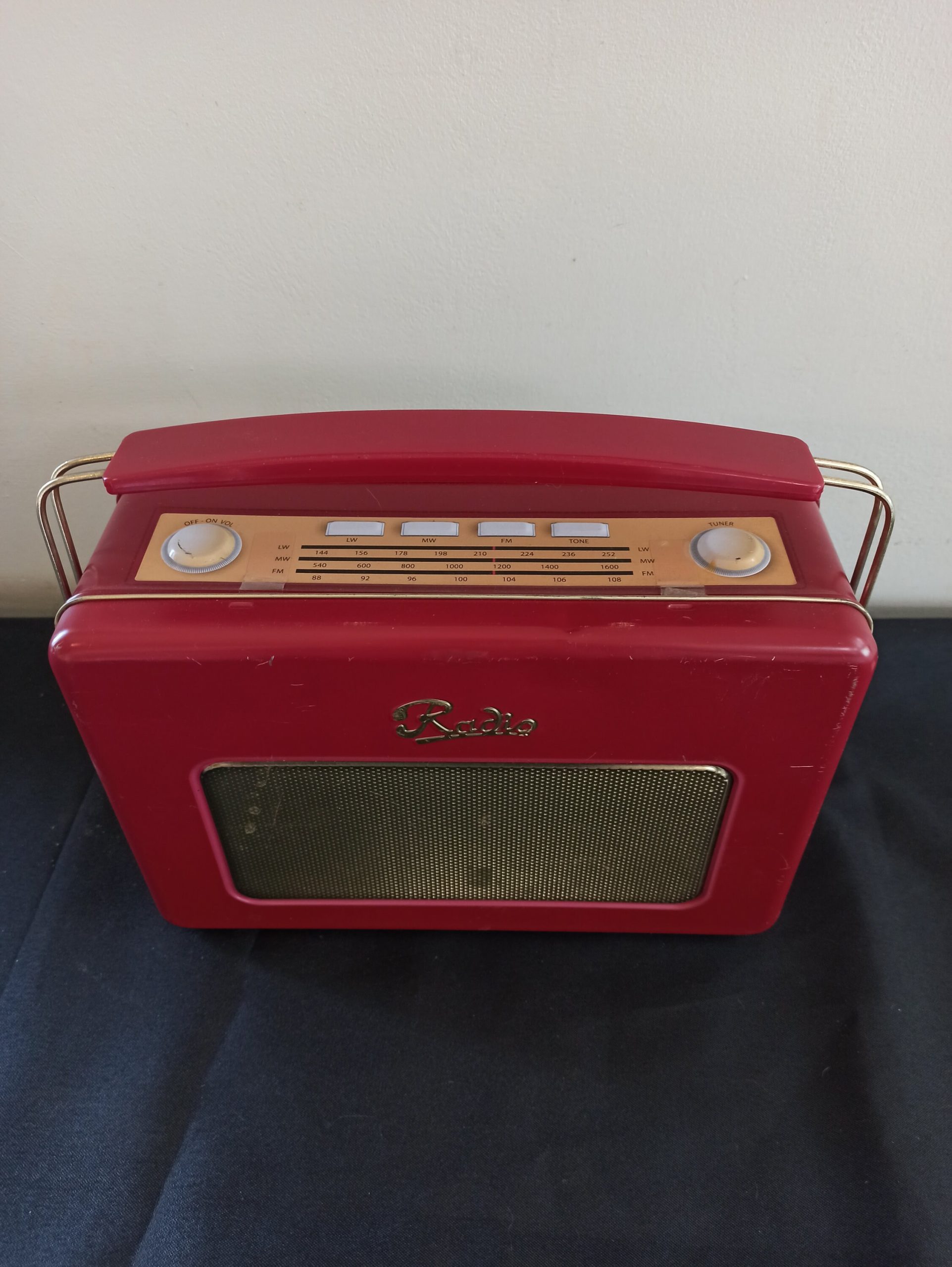 Radio Biscuit Tin - Image 3