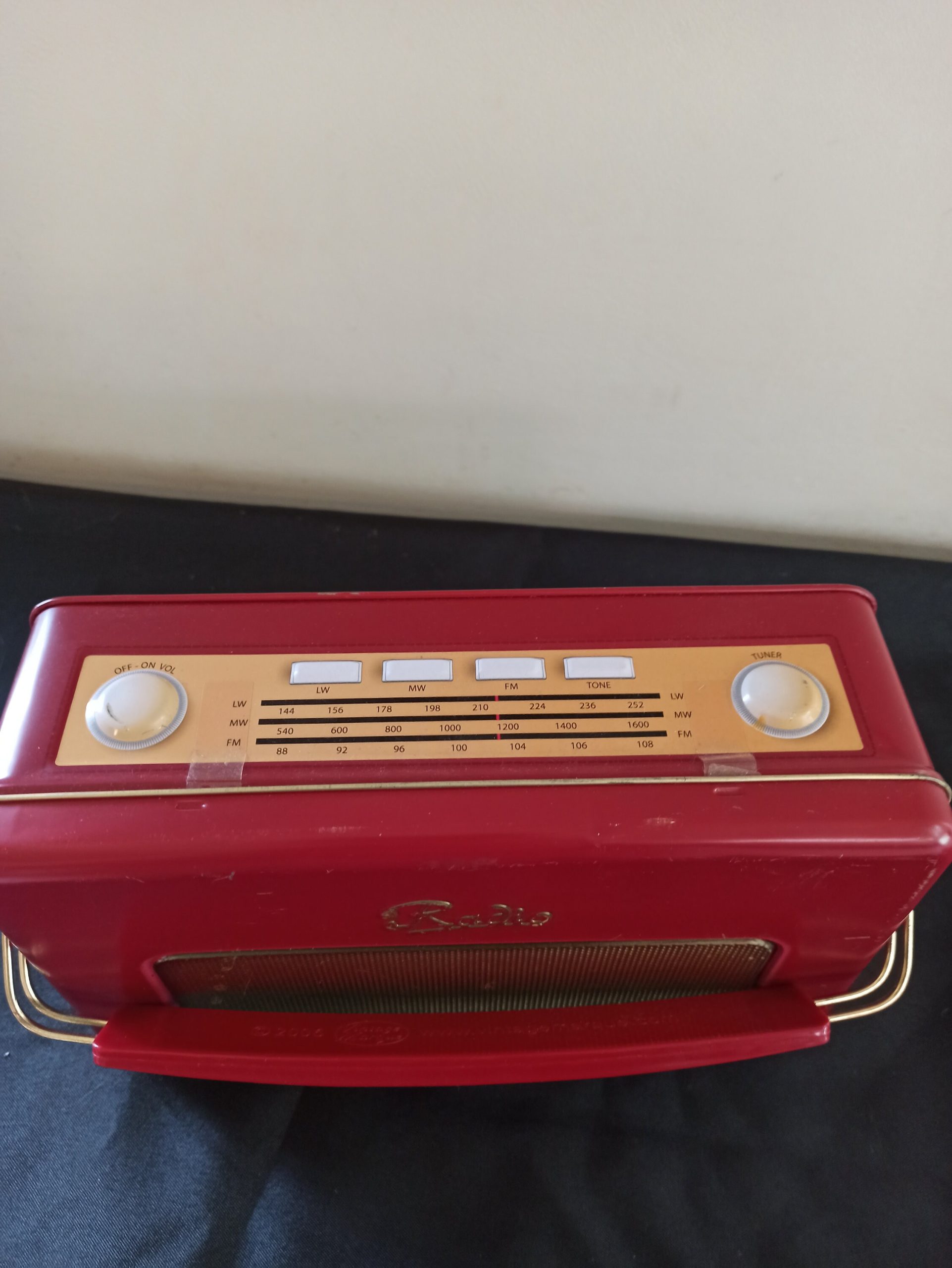 Radio Biscuit Tin - Image 2