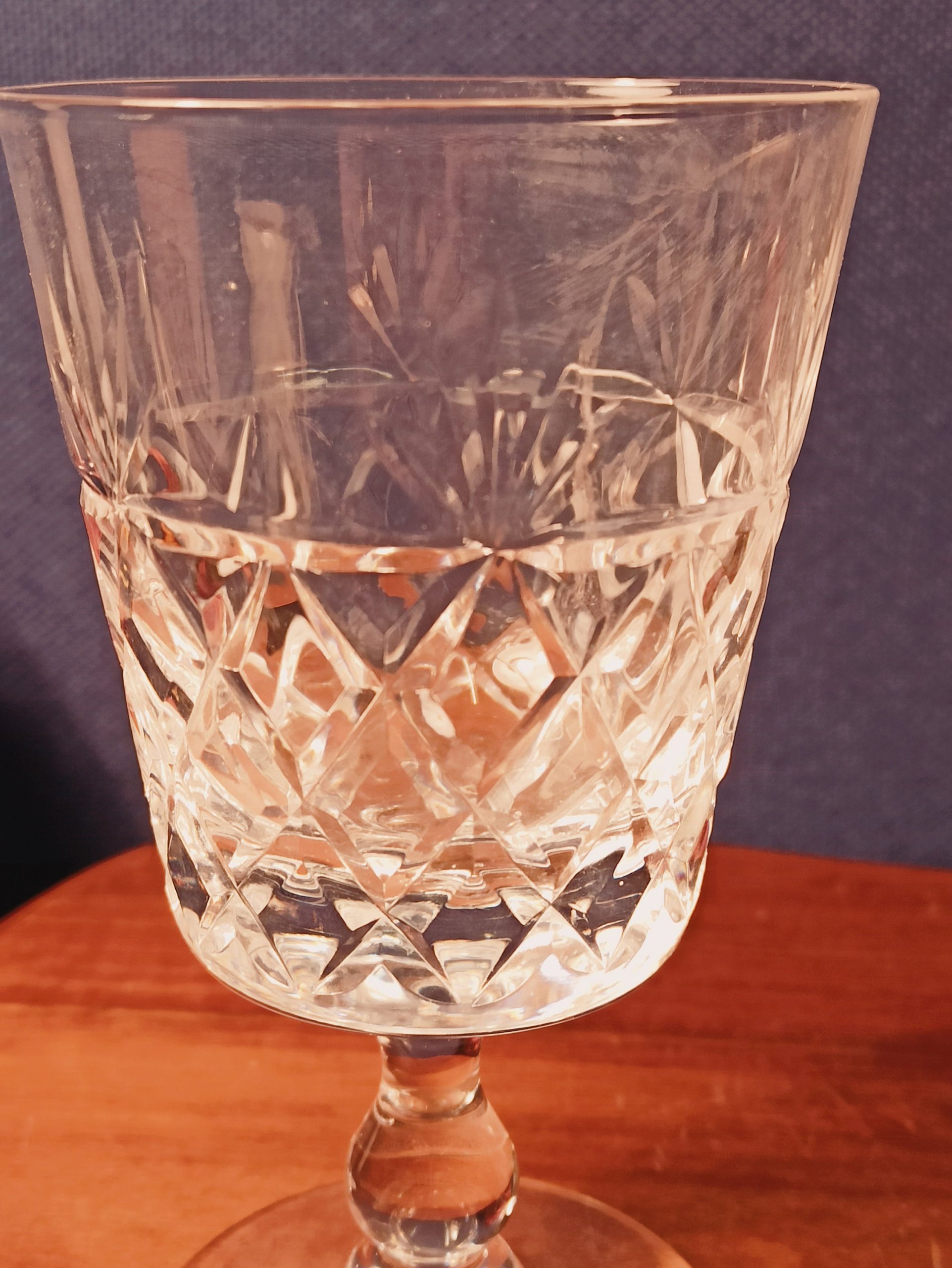 2 Vintage Small Wine Glasses. Very Good Condition. - Image 9