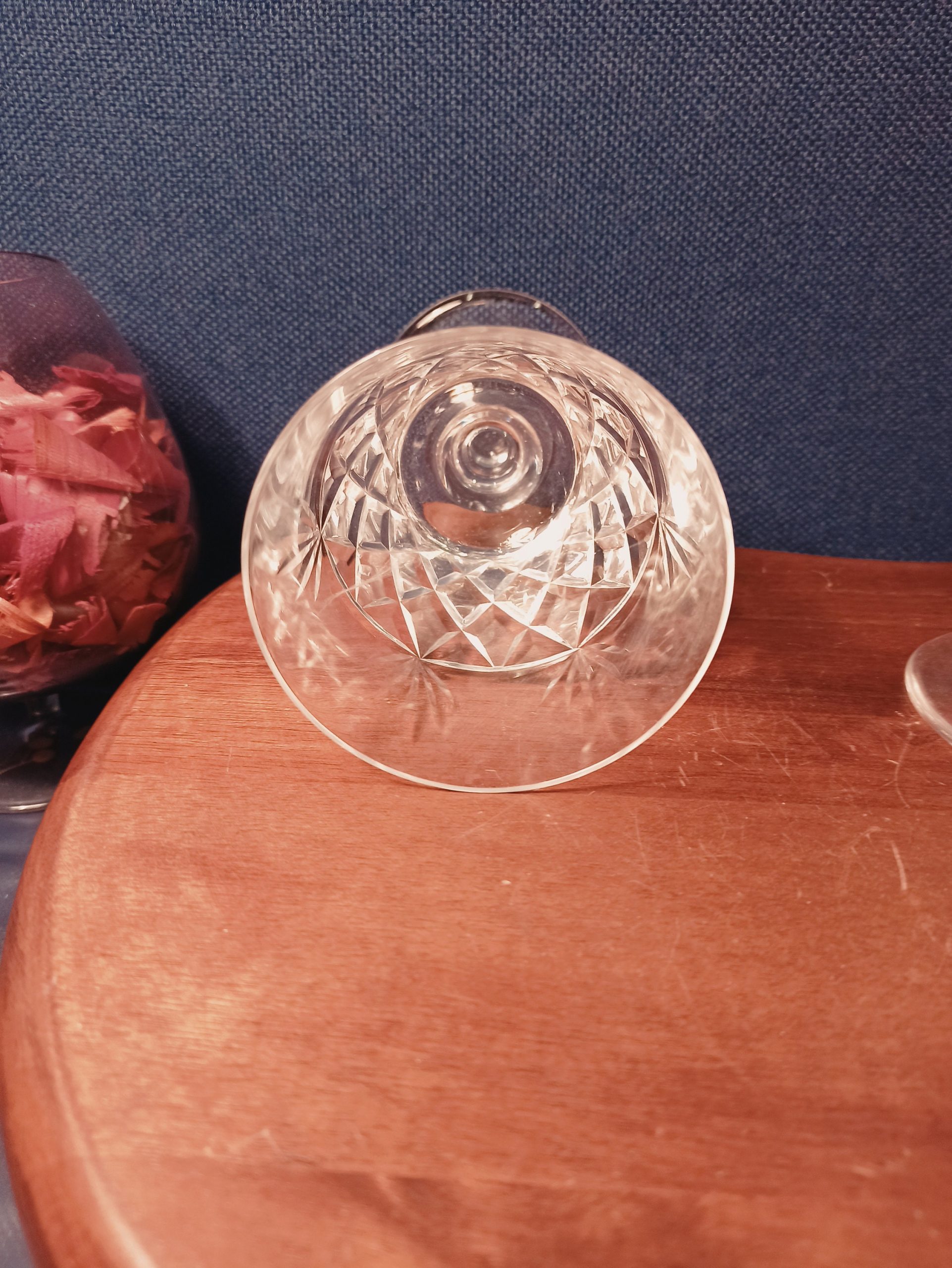 2 Vintage Small Wine Glasses. Very Good Condition. - Image 8