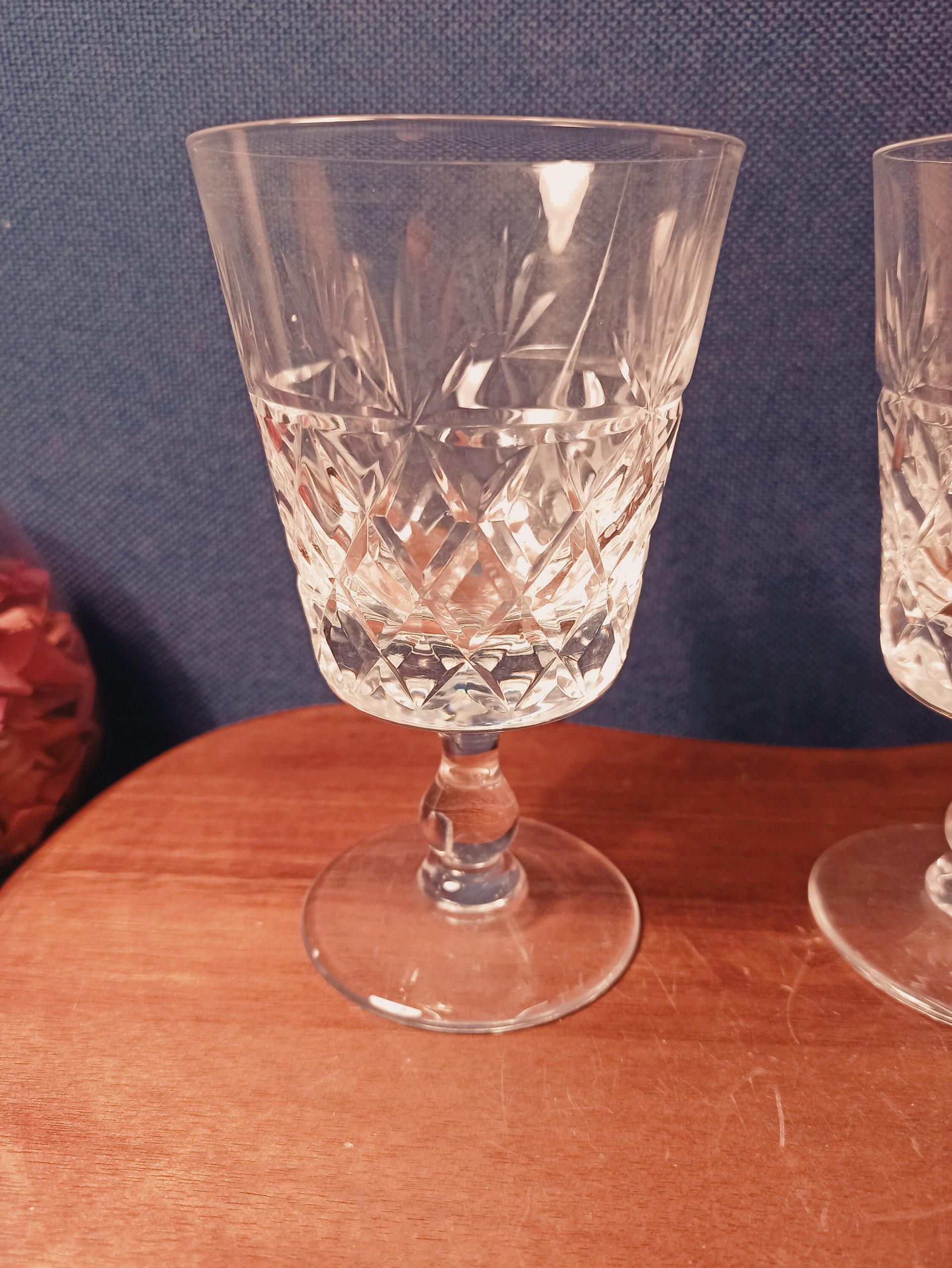2 Vintage Small Wine Glasses. Very Good Condition. - Image 4