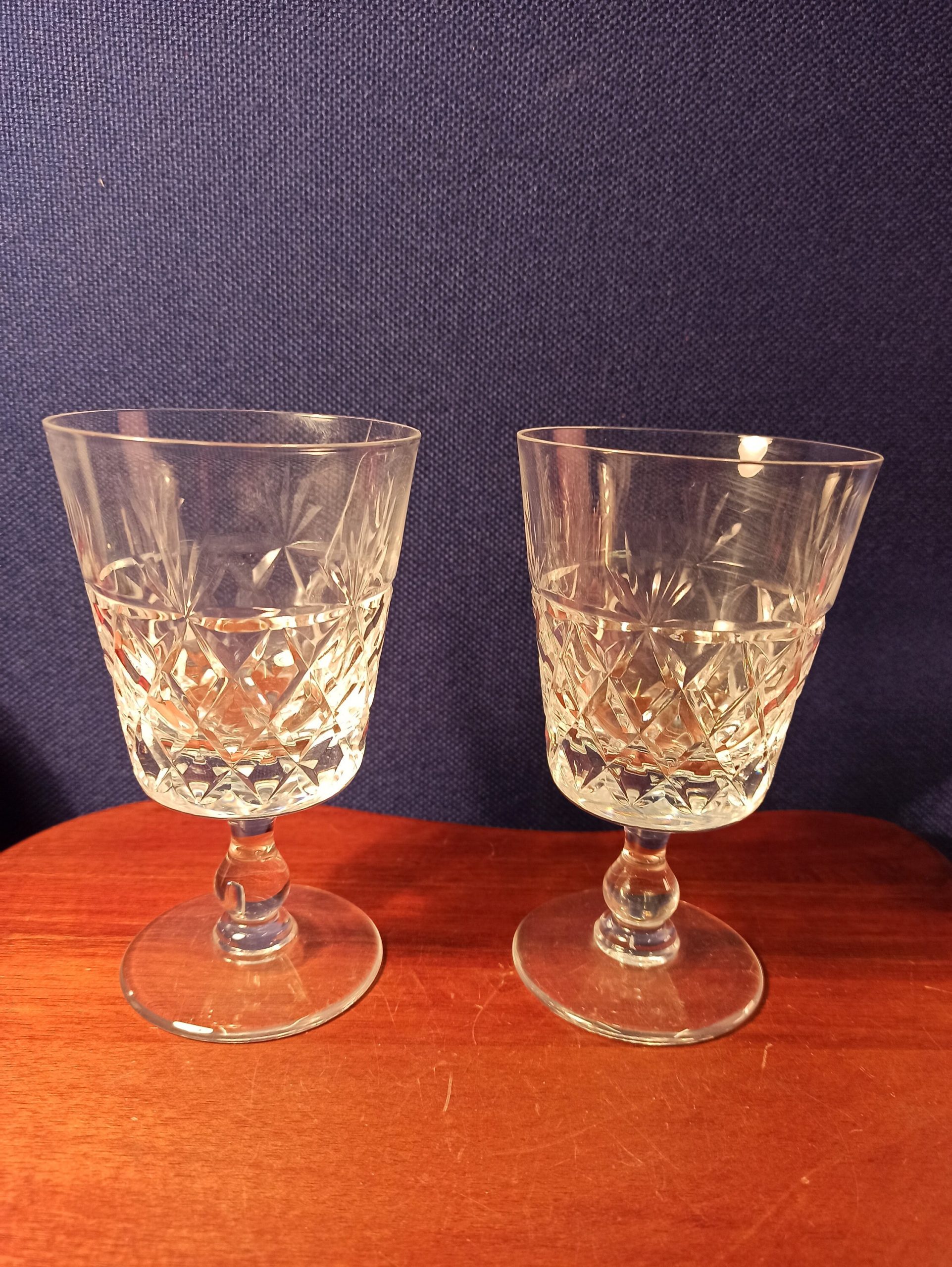 2 Vintage Small Wine Glasses. Very Good Condition.