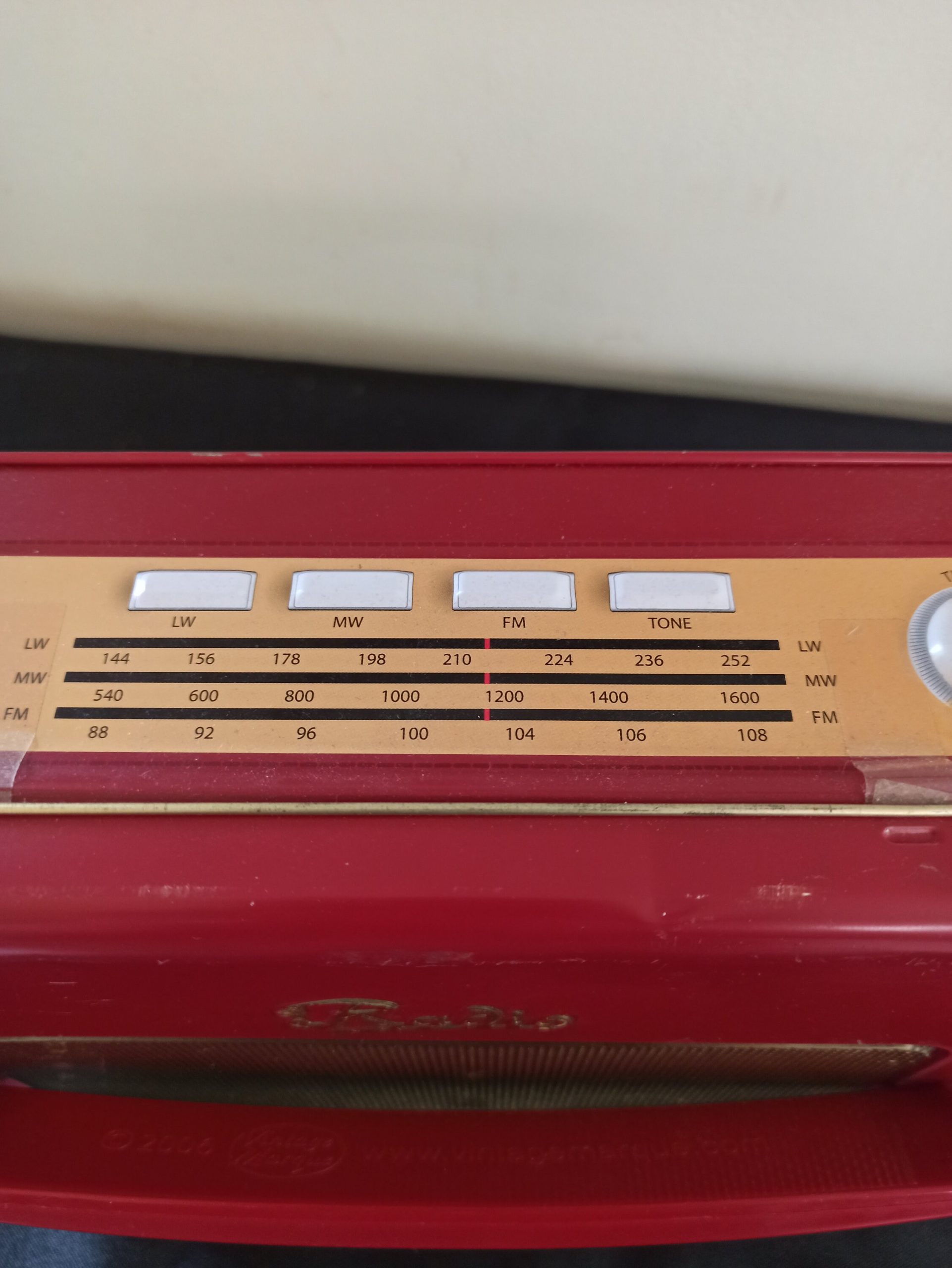Radio Biscuit Tin - Image 4