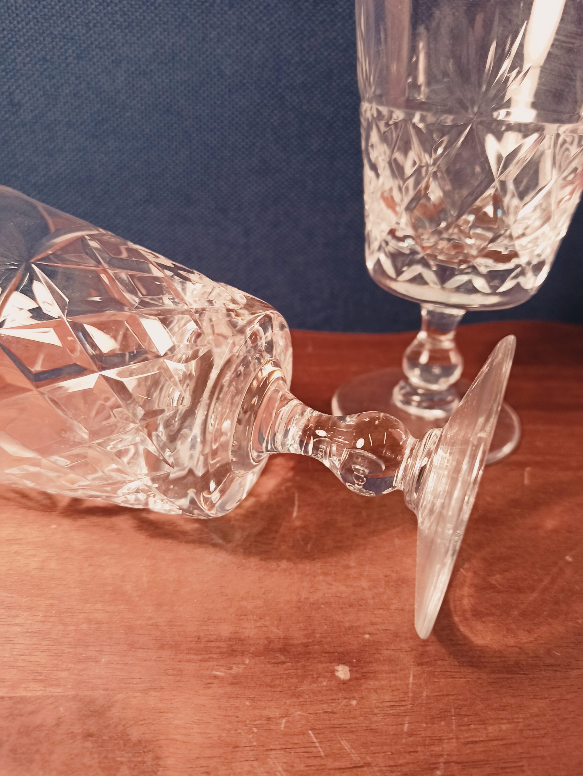 2 Vintage Small Wine Glasses. Very Good Condition. - Image 6