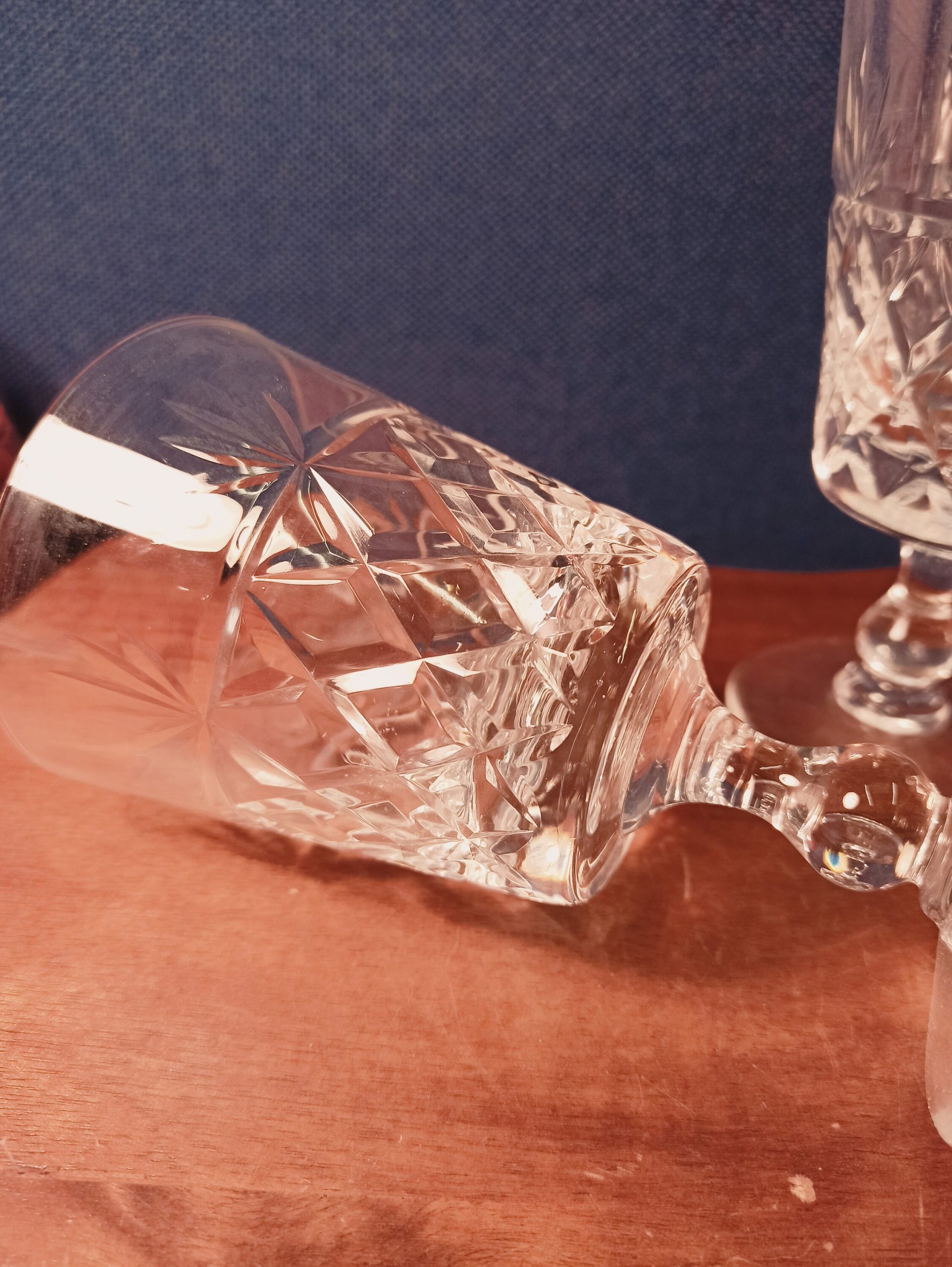 2 Vintage Small Wine Glasses. Very Good Condition. - Image 5