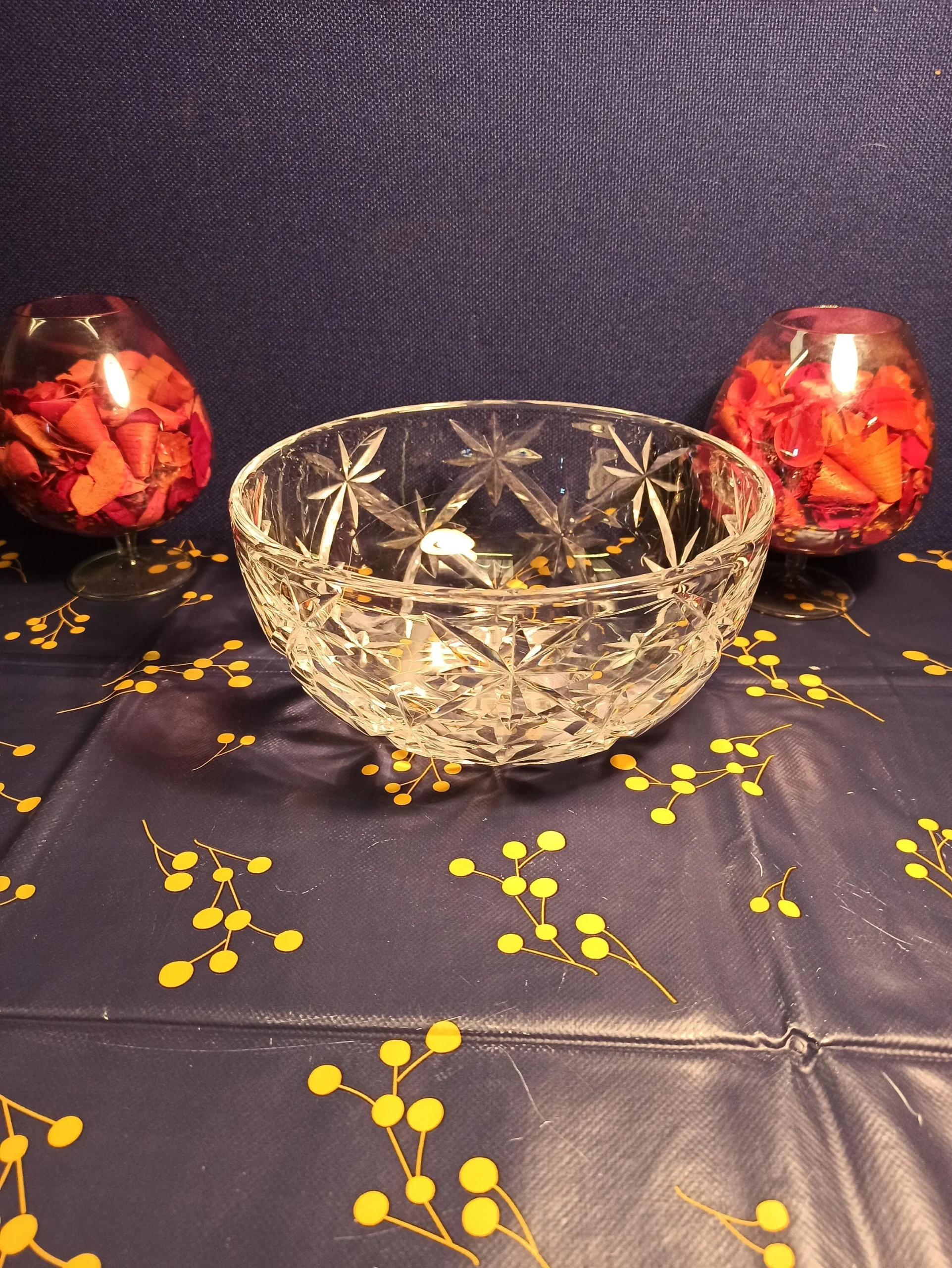 Vintage Leaded Crystal Cut Glass Fruit Bowl. Very Good Condition.