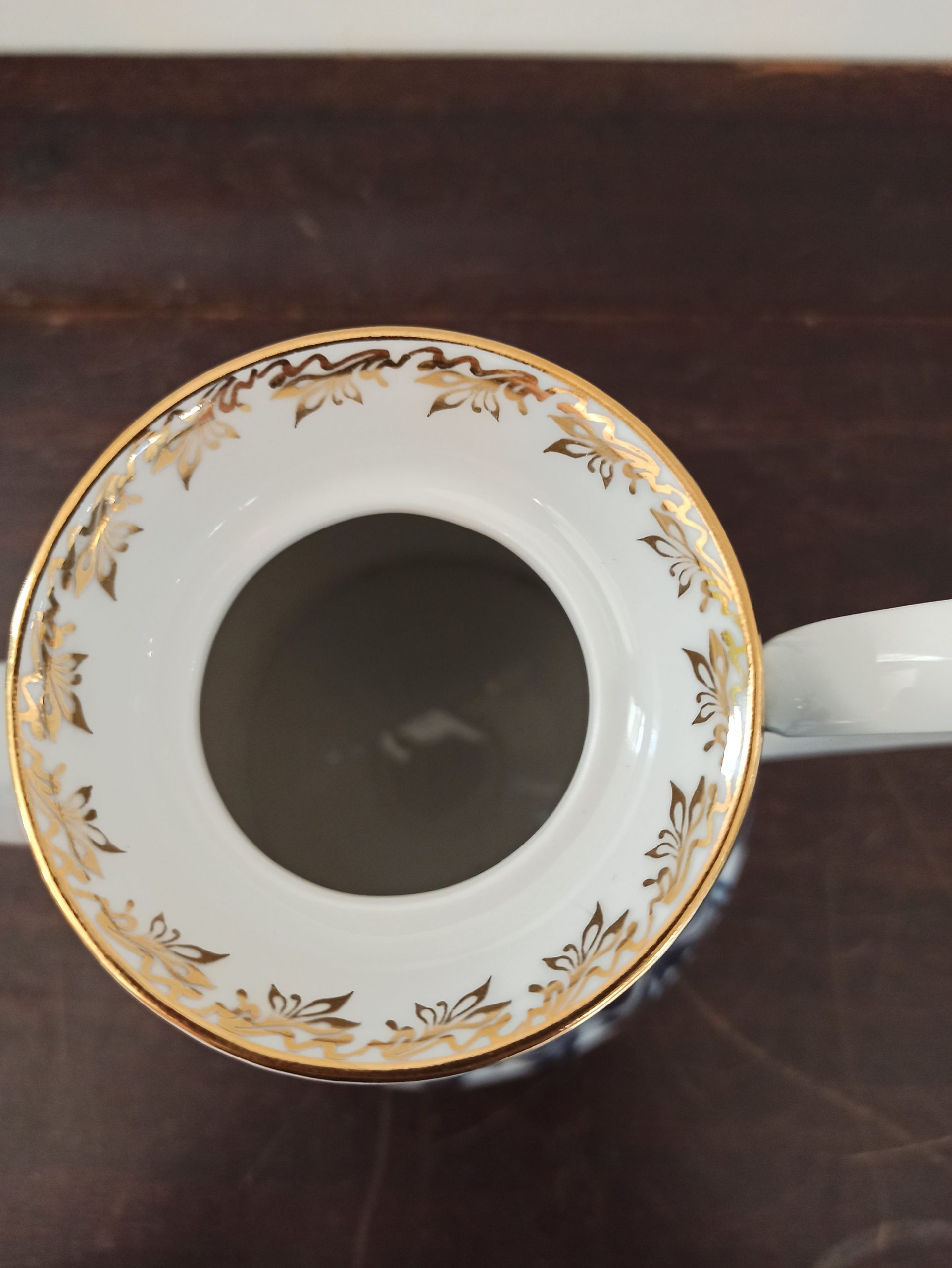 Vintage Lamonosov Russian Teapot. Excellent Condition. Hand Painted. Ribbed Style Body. 22ct. Gold Paint. Imperial Porcelain Factory. - Image 6