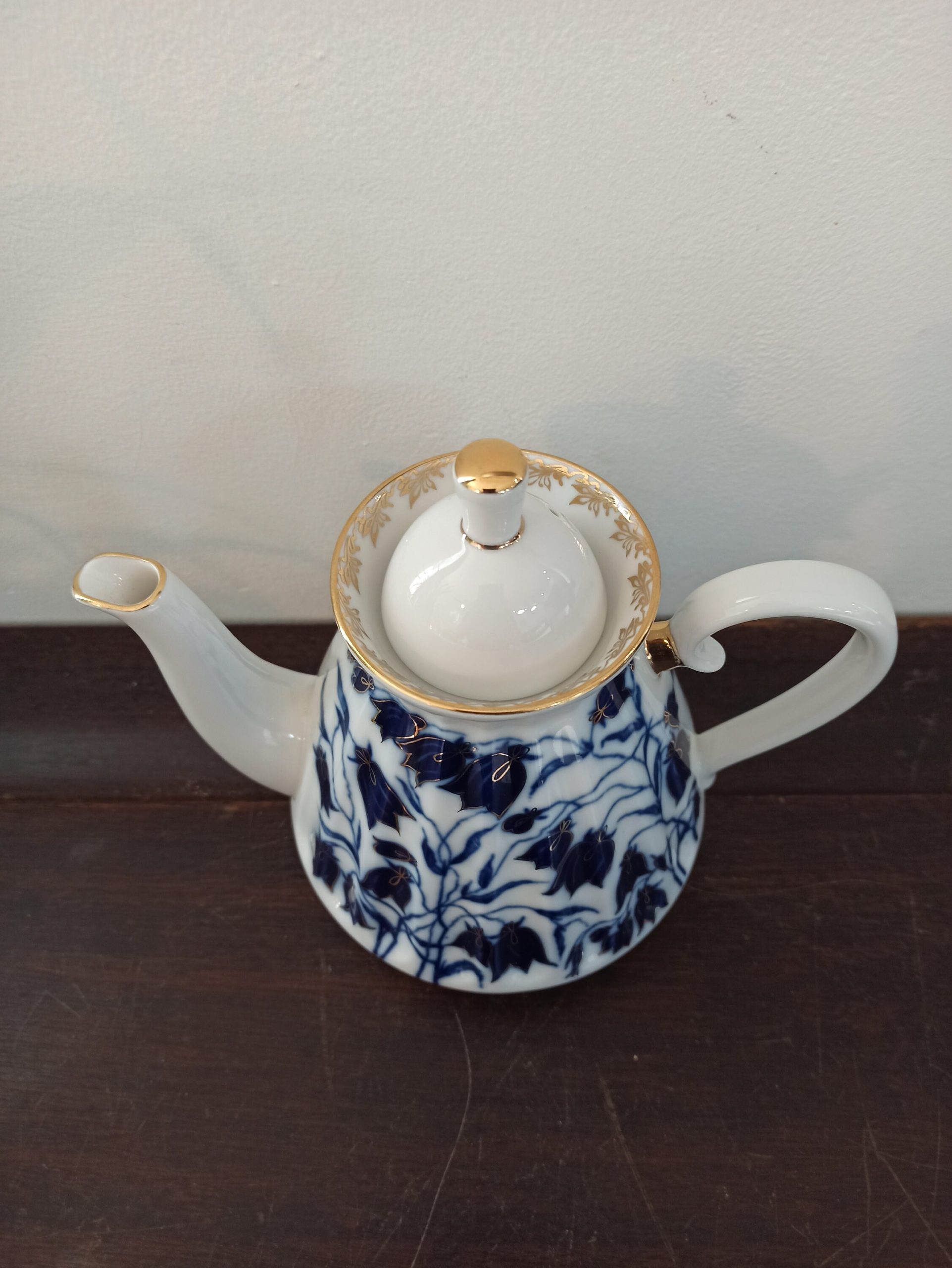 Vintage Lamonosov Russian Teapot. Excellent Condition. Hand Painted. Ribbed Style Body. 22ct. Gold Paint. Imperial Porcelain Factory. - Image 3