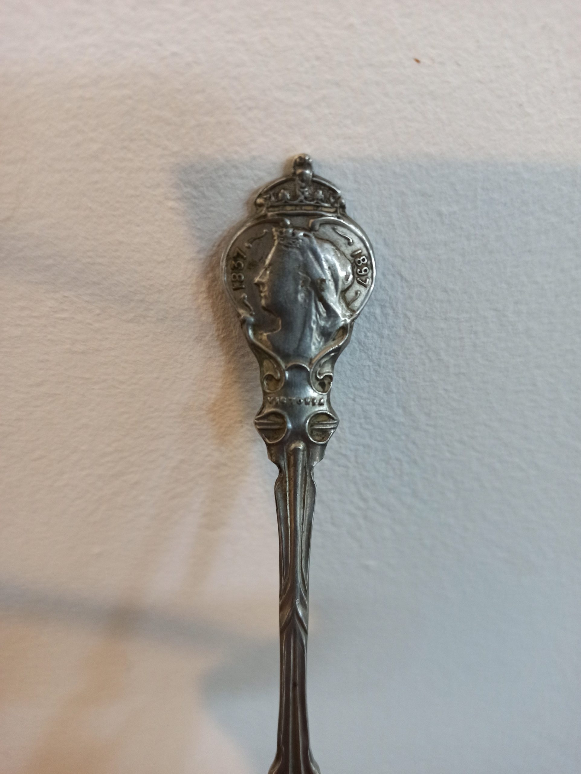 Queen Victoria Cake Knife - Image 2