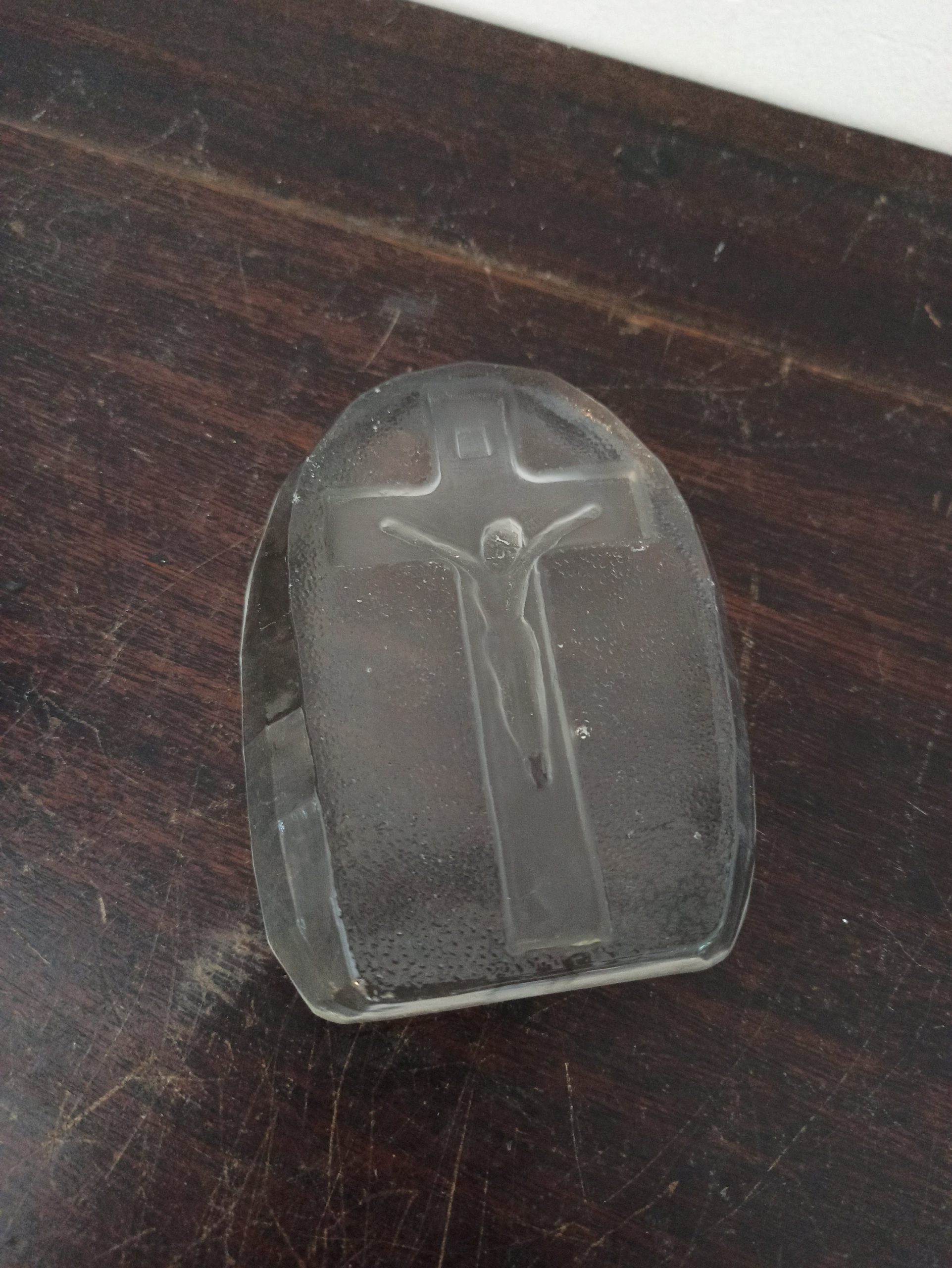 Vintage Clear Glass Paperweight. Religous Scene. Excellent Condition. - Image 4