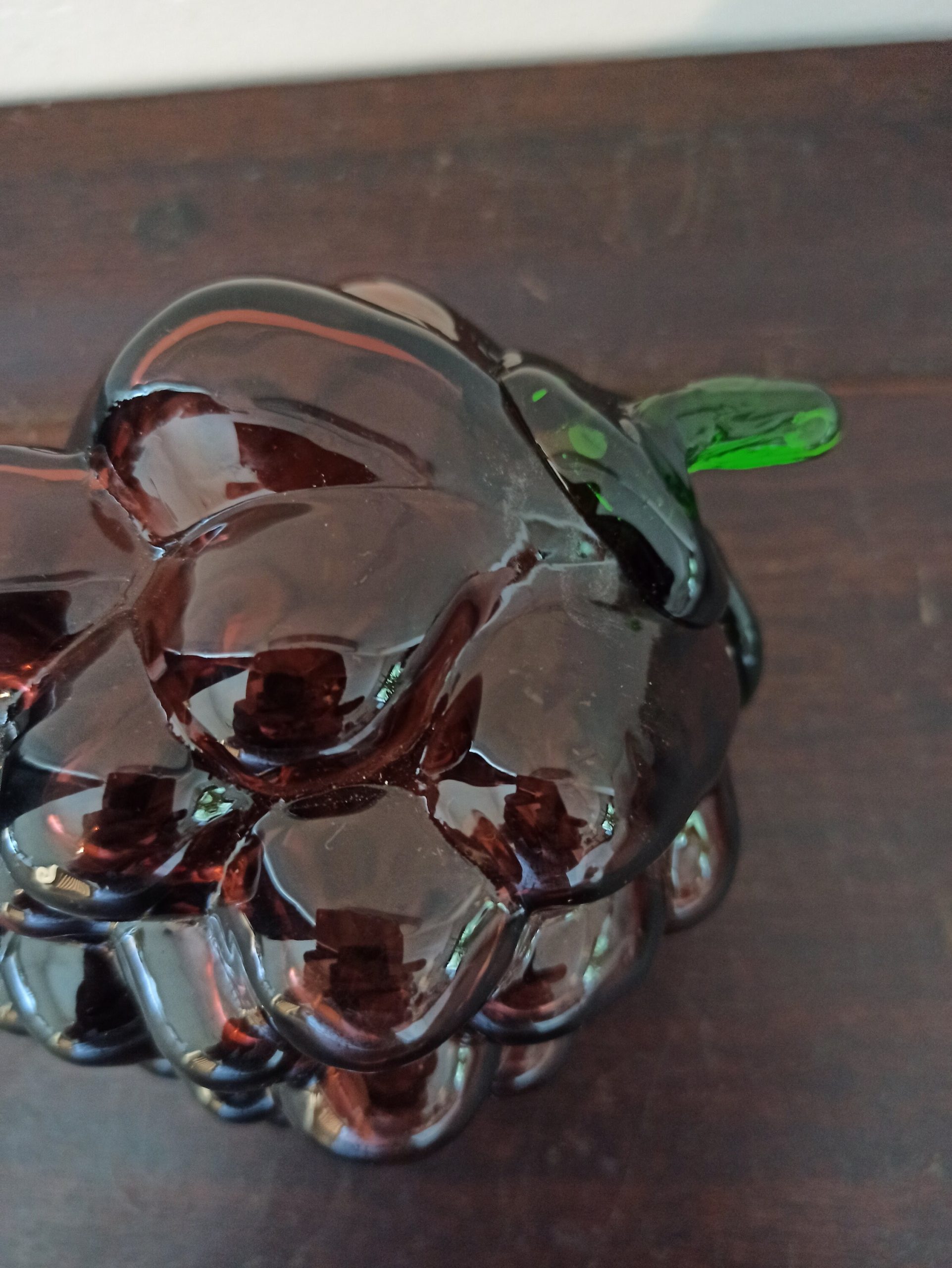 Vintage Glass Grape Paperweight. Very Good Condition. - Image 5