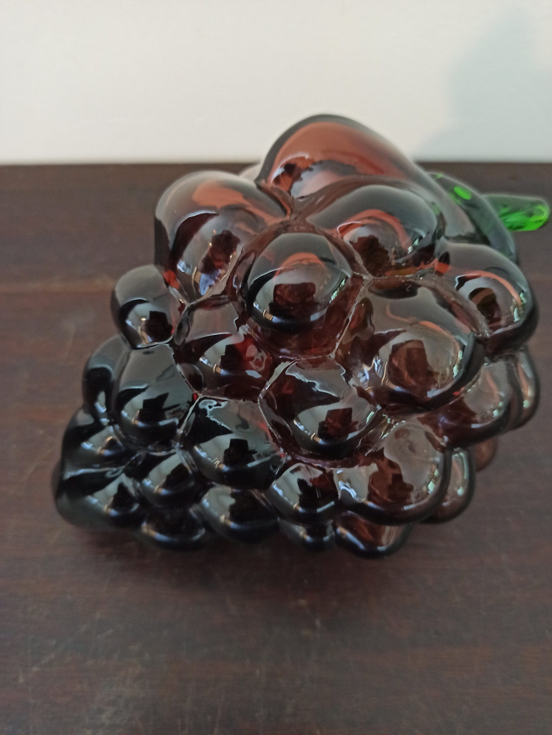 Vintage Glass Grape Paperweight. Very Good Condition. - Image 4