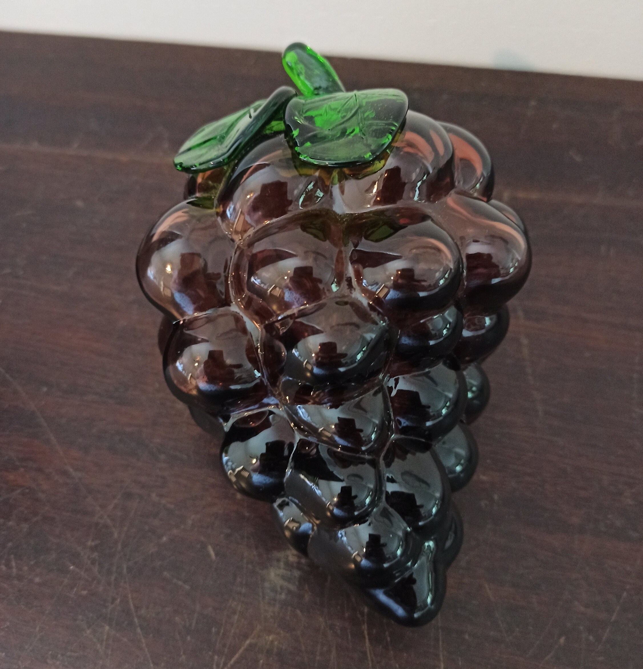 Vintage Glass Grape Paperweight. Very Good Condition.