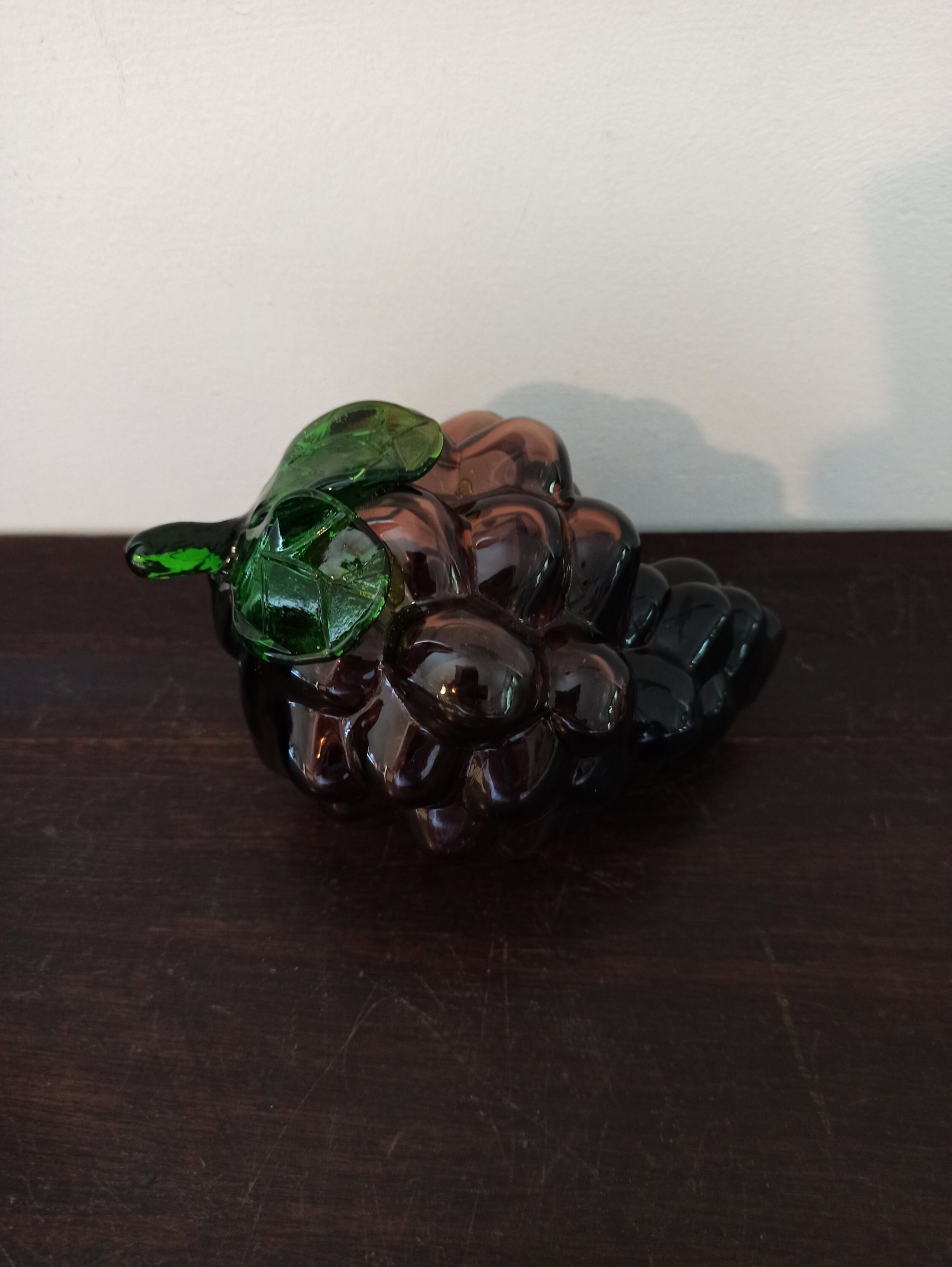 Vintage Glass Grape Paperweight. Very Good Condition. - Image 2