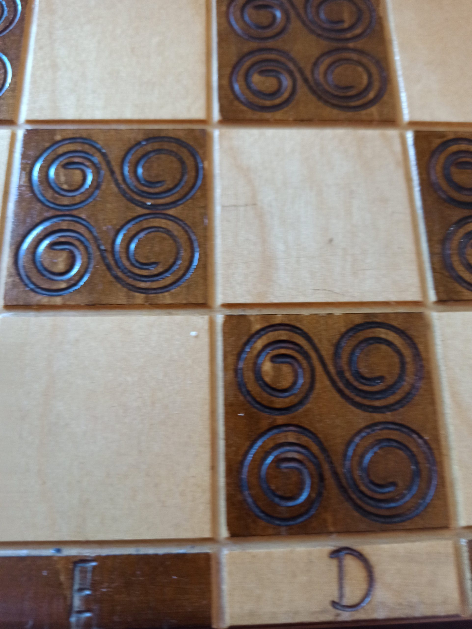Vintage Wooden Chess Set With Board. Hand Carved. Very Good Condition. - Image 7