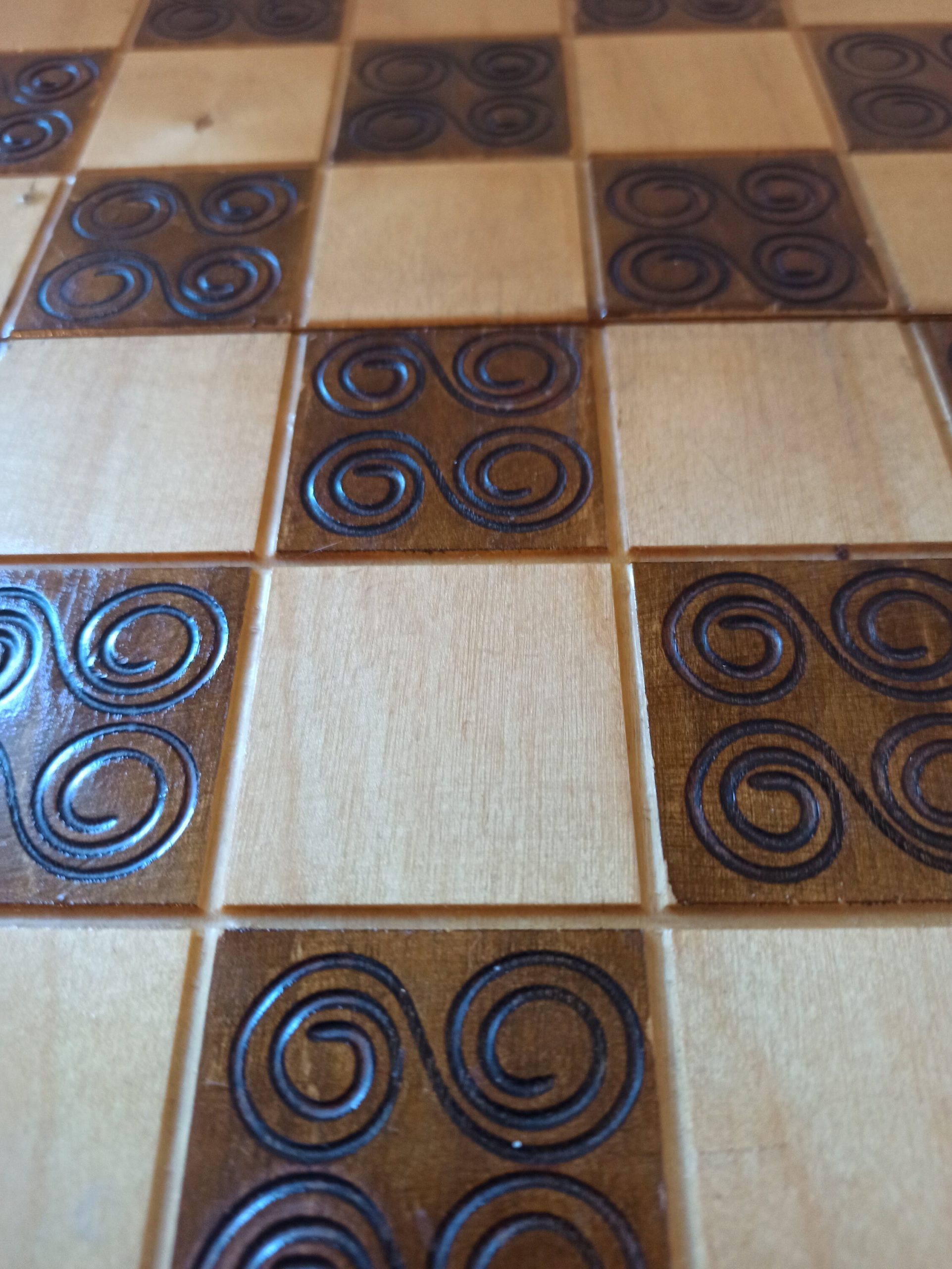 Vintage Wooden Chess Set With Board. Hand Carved. Very Good Condition. - Image 4