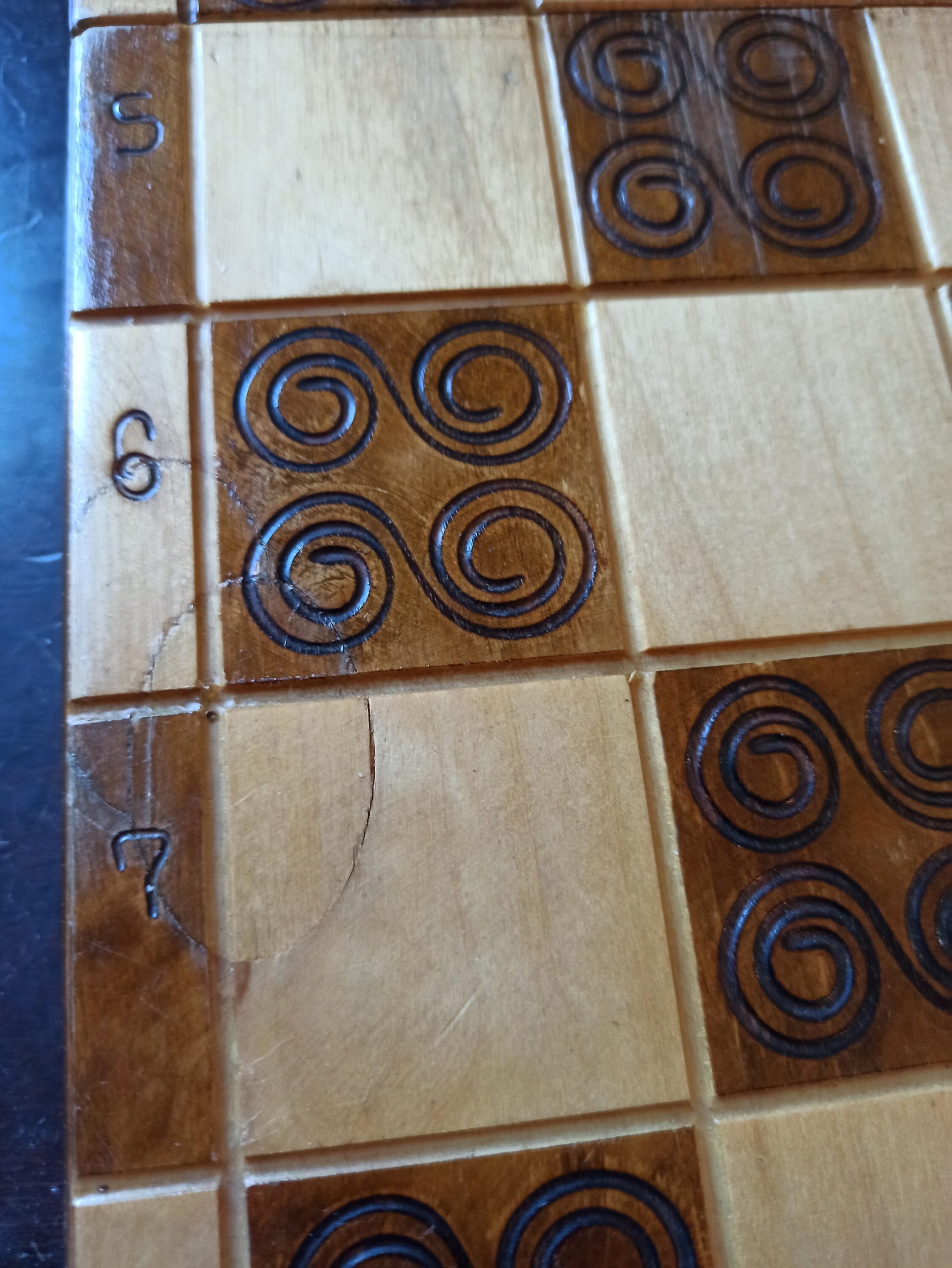Vintage Wooden Chess Set With Board. Hand Carved. Very Good Condition. - Image 6