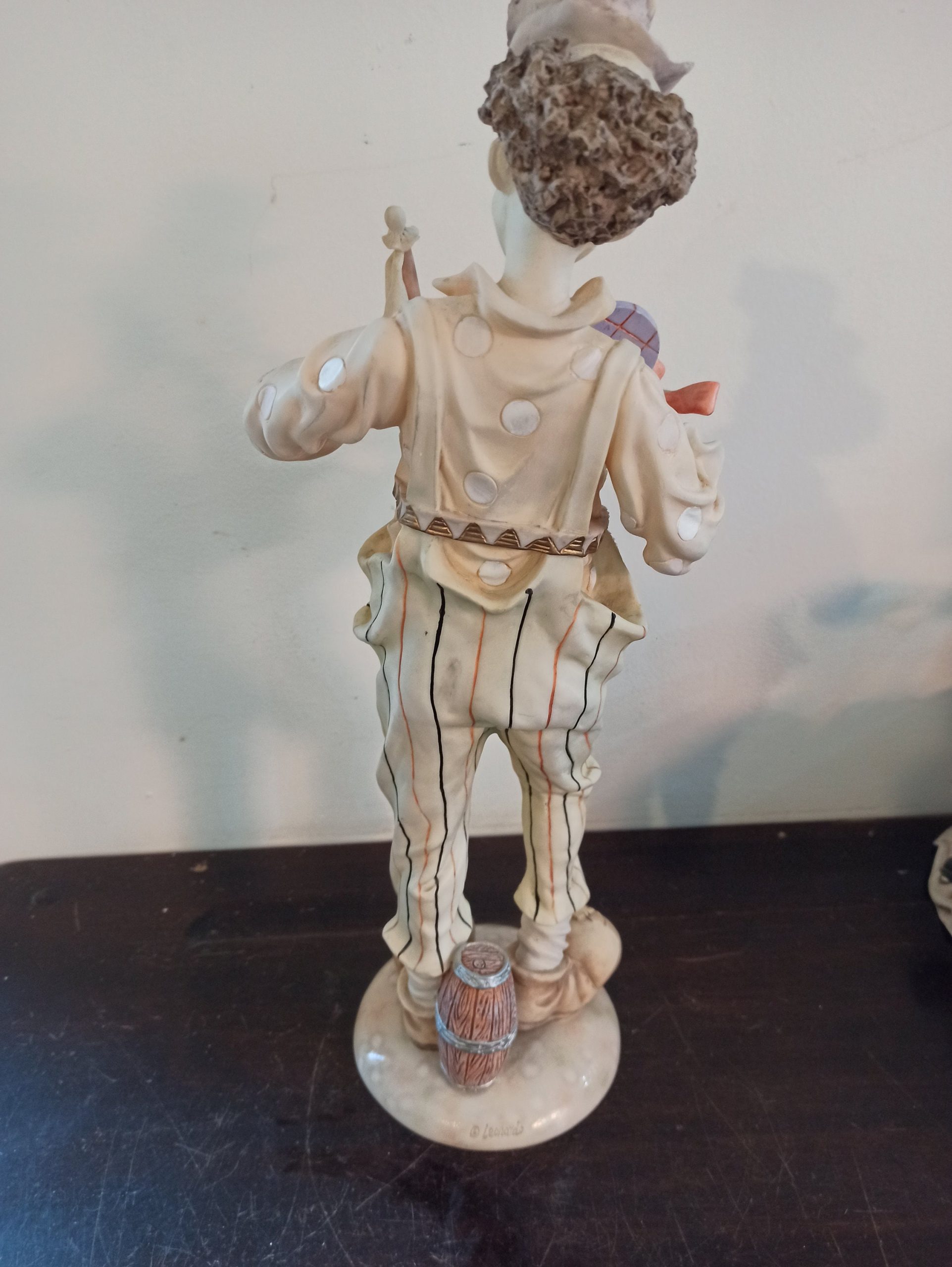 Vintage Leonardo Clown Ornamental Figurine. The Circus Comes To Town. Very Tall. - Image 6