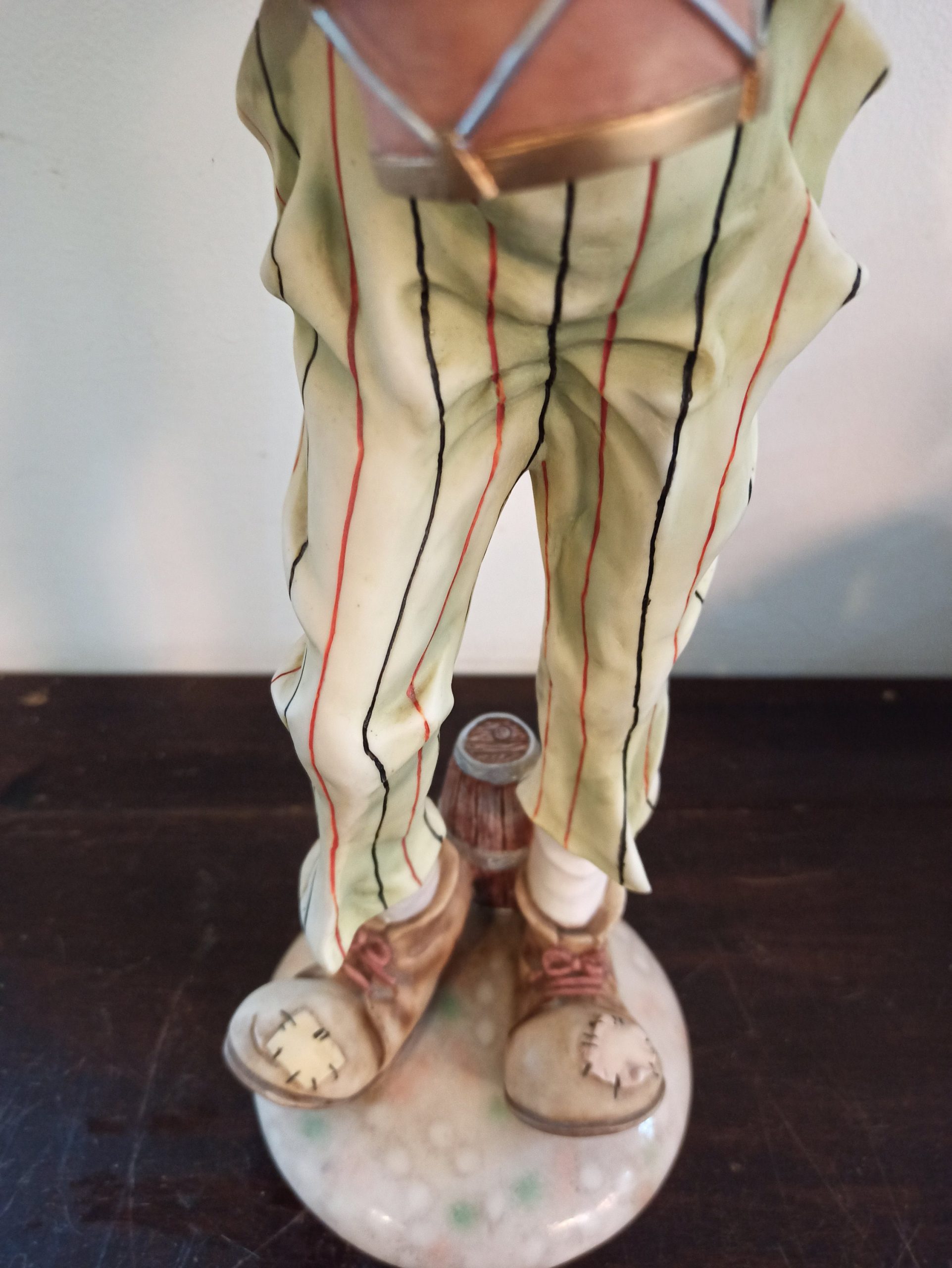 Vintage Leonardo Clown Ornamental Figurine. The Circus Comes To Town. Very Tall. - Image 7
