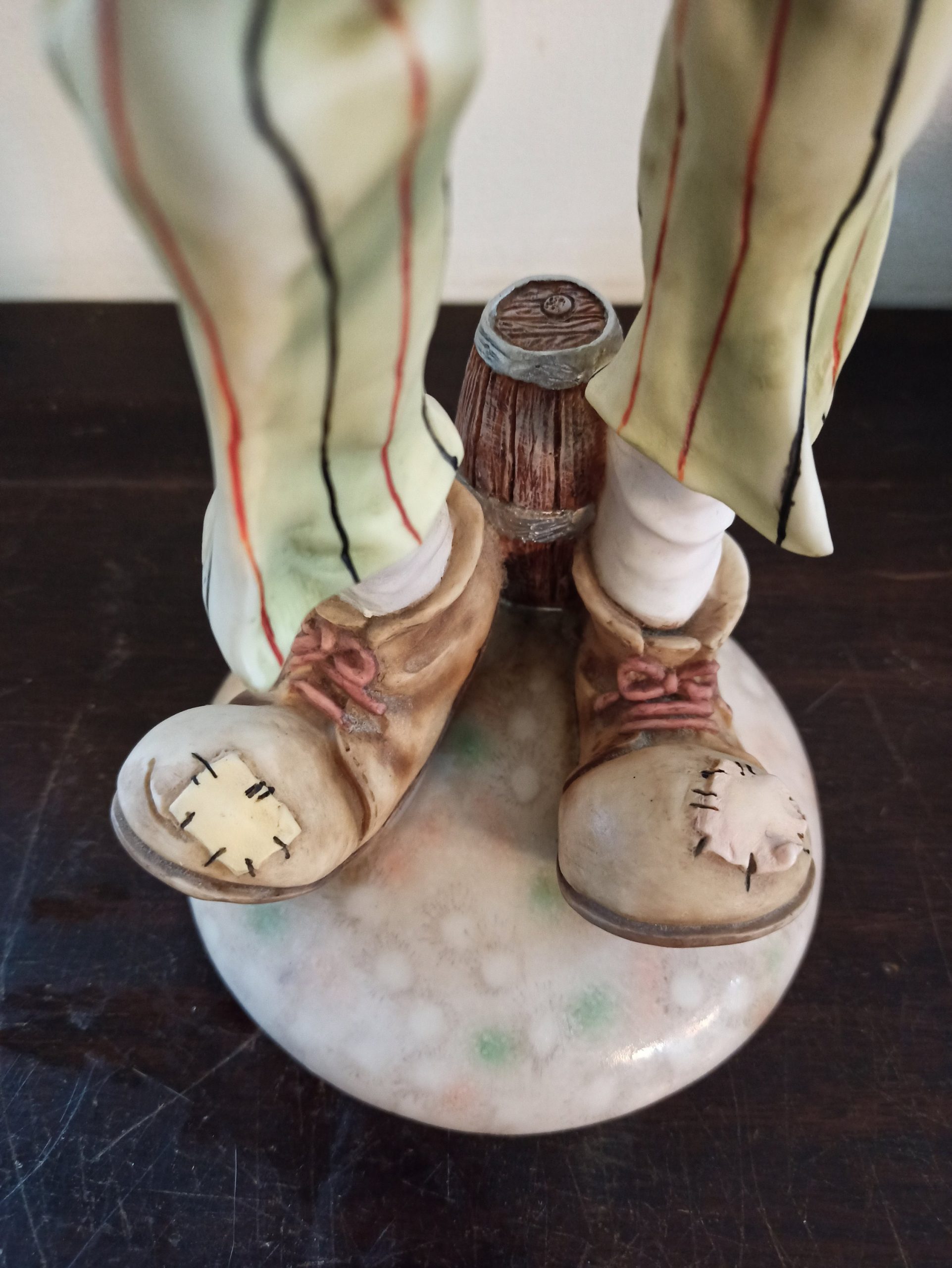 Vintage Leonardo Clown Ornamental Figurine. The Circus Comes To Town. Very Tall. - Image 9