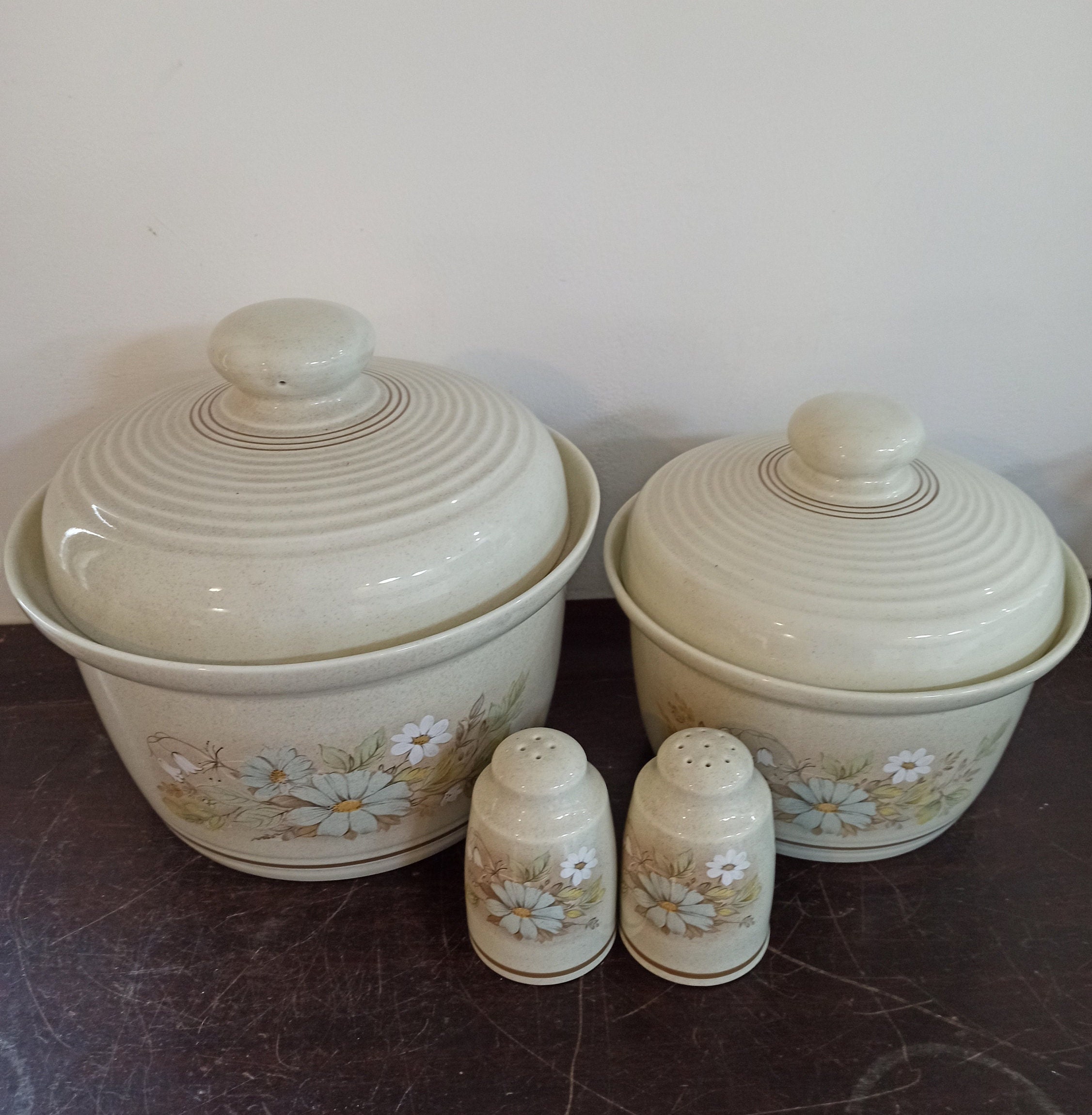 Retro Royal Doulton Cookware 1 Large Tureen 1 x smaller Tureen and Salt and Pepper. 1977-1980 Excellent Condition. Lambethware. Florinda