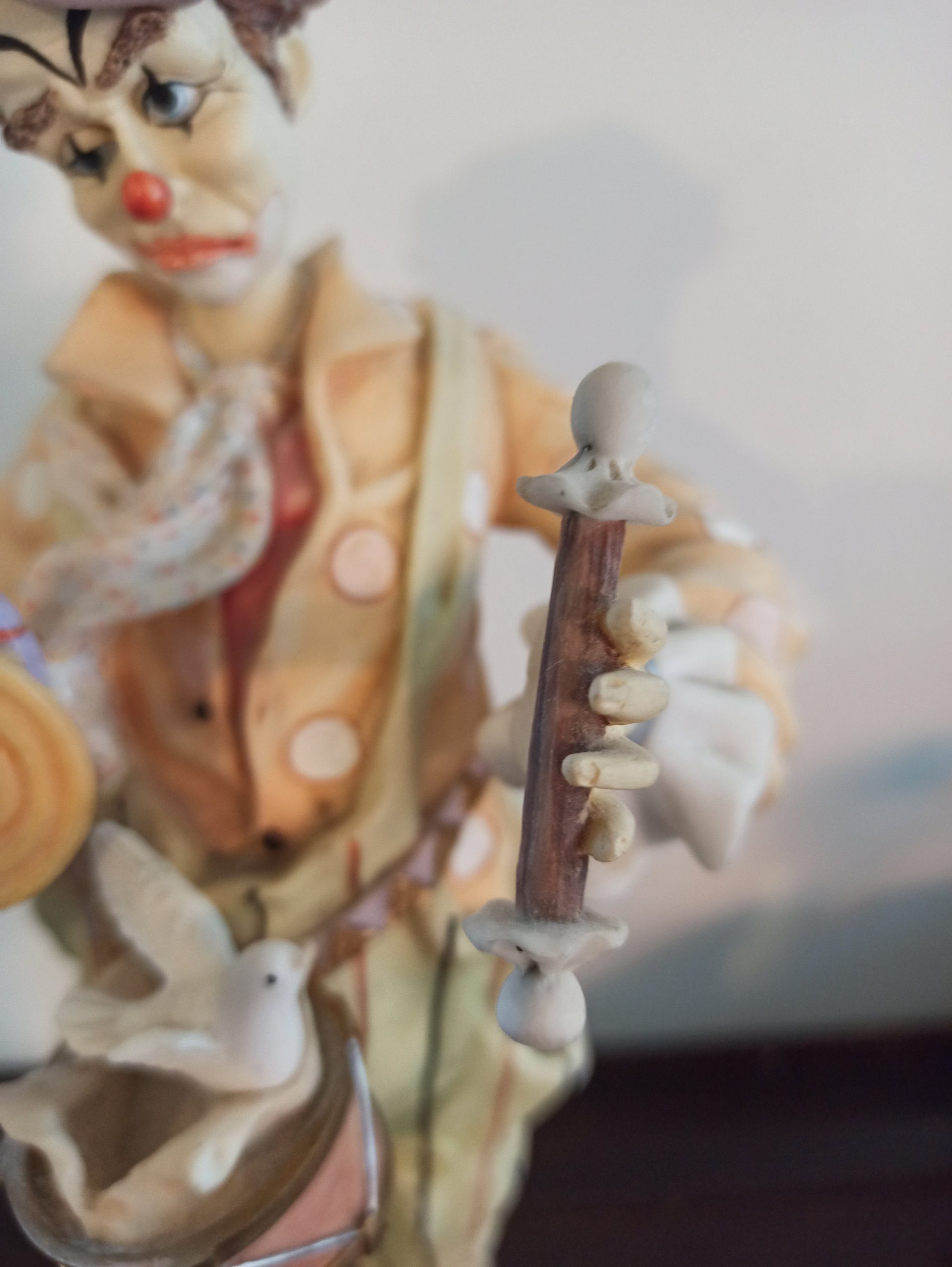 Vintage Leonardo Clown Ornamental Figurine. The Circus Comes To Town. Very Tall. - Image 10