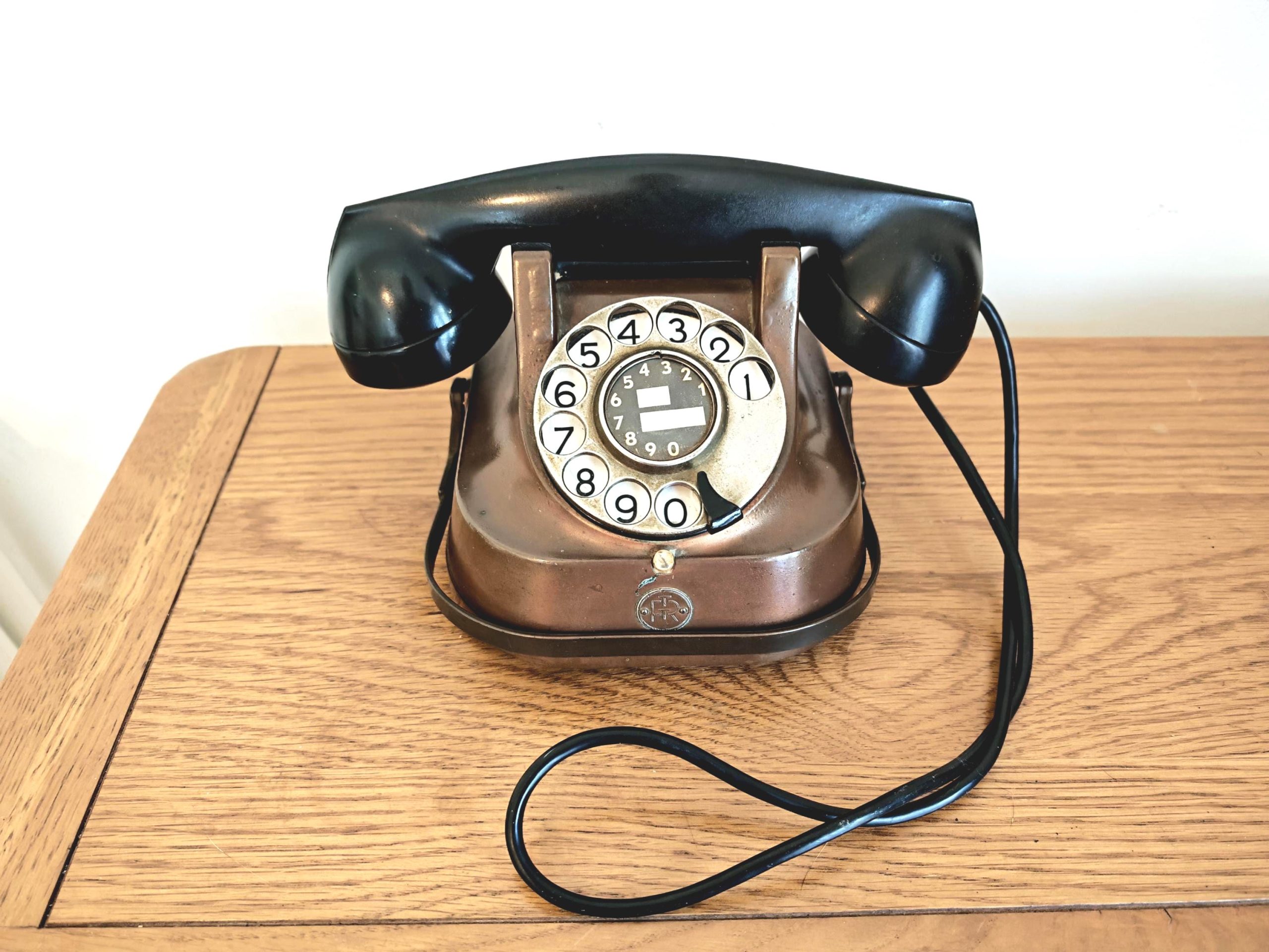 Vintage Copper & Bakelite Belgian RTT56B Rotary Telephone with Original Straight Flex Cord - Image 2