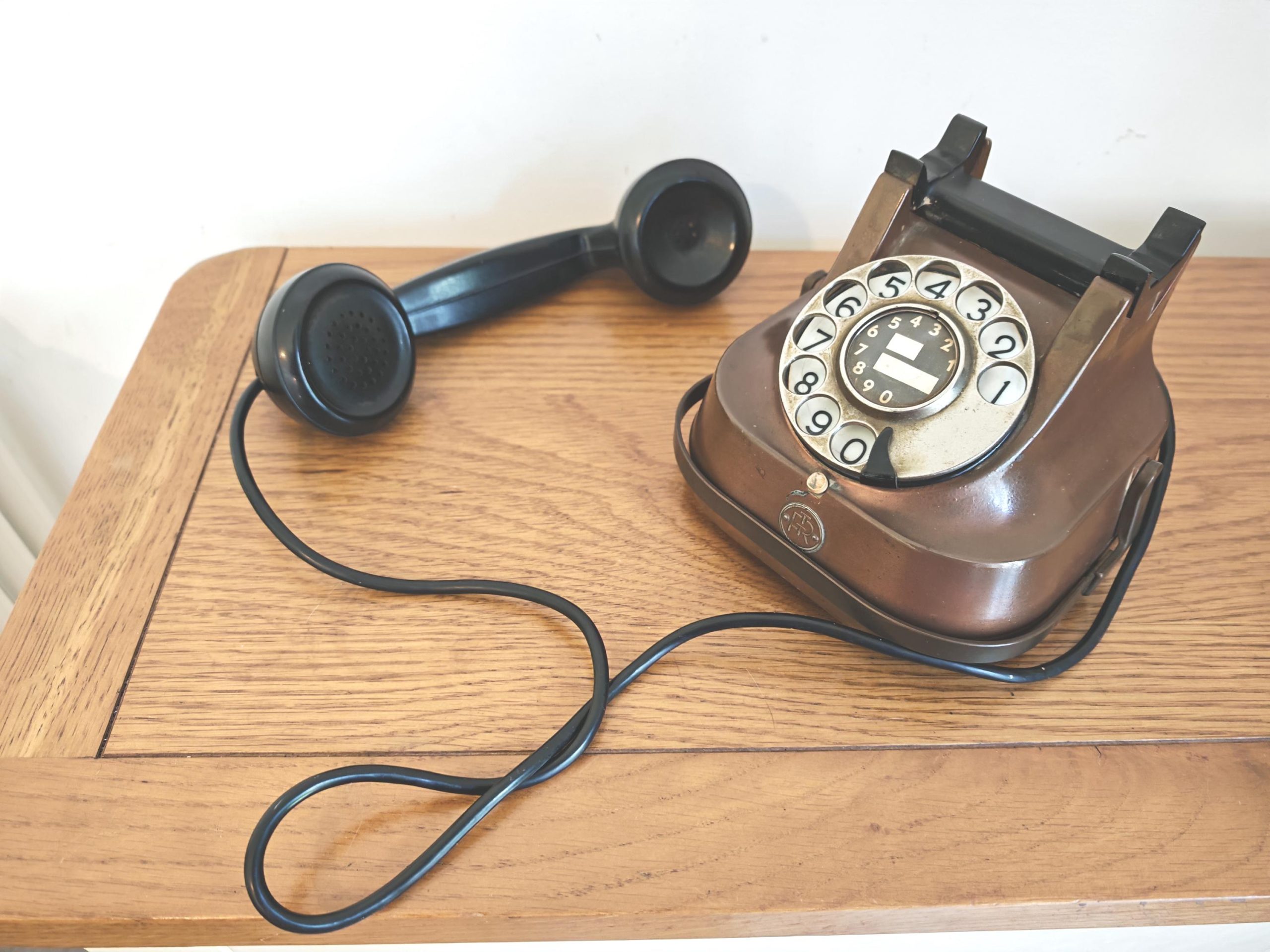 Vintage Copper & Bakelite Belgian RTT56B Rotary Telephone with Original Straight Flex Cord - Image 3