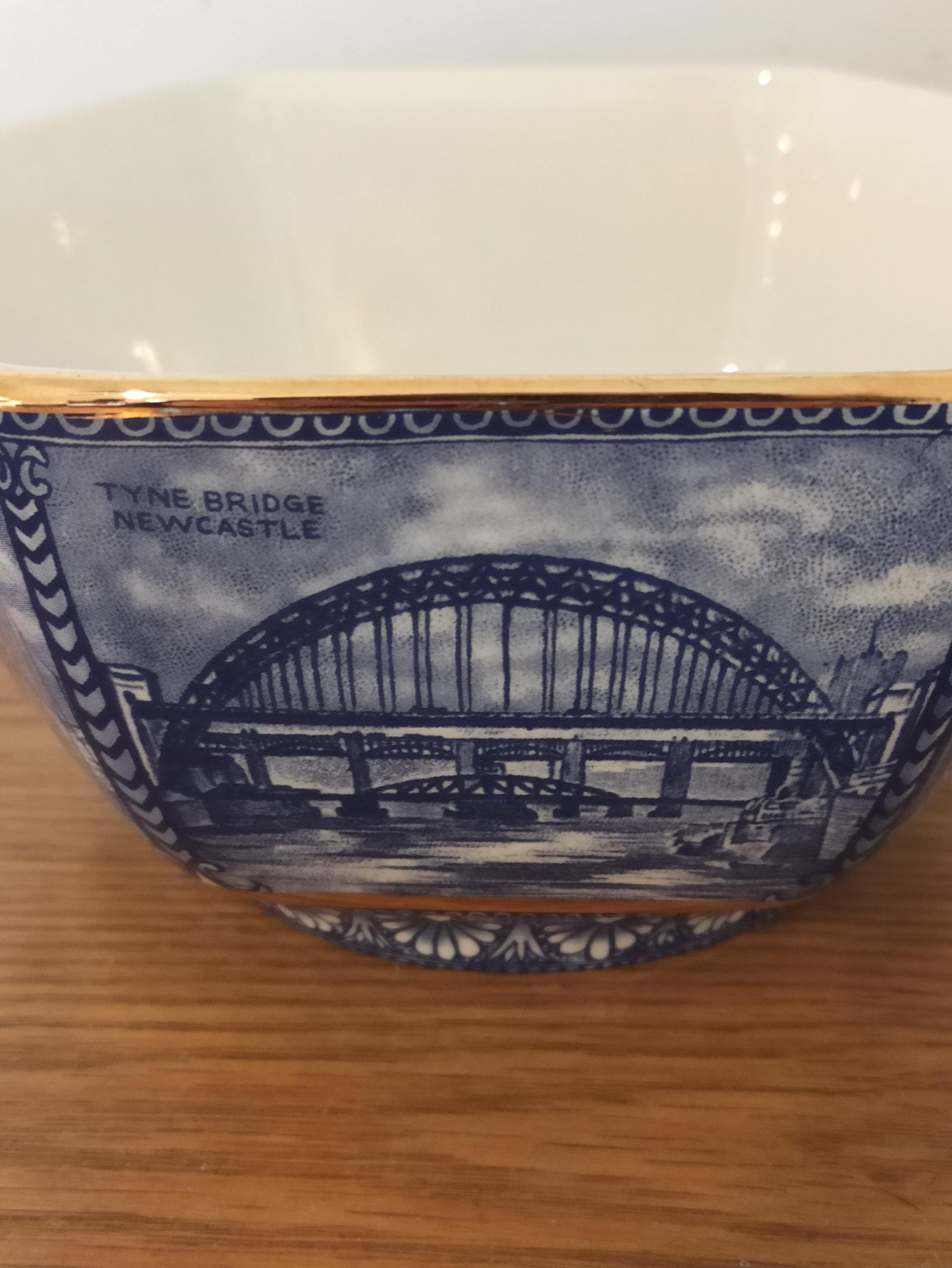 Rington's Fruit Bowl. Commissioned by Ringtons, Made By Wade. Very Good Condition. - Image 3