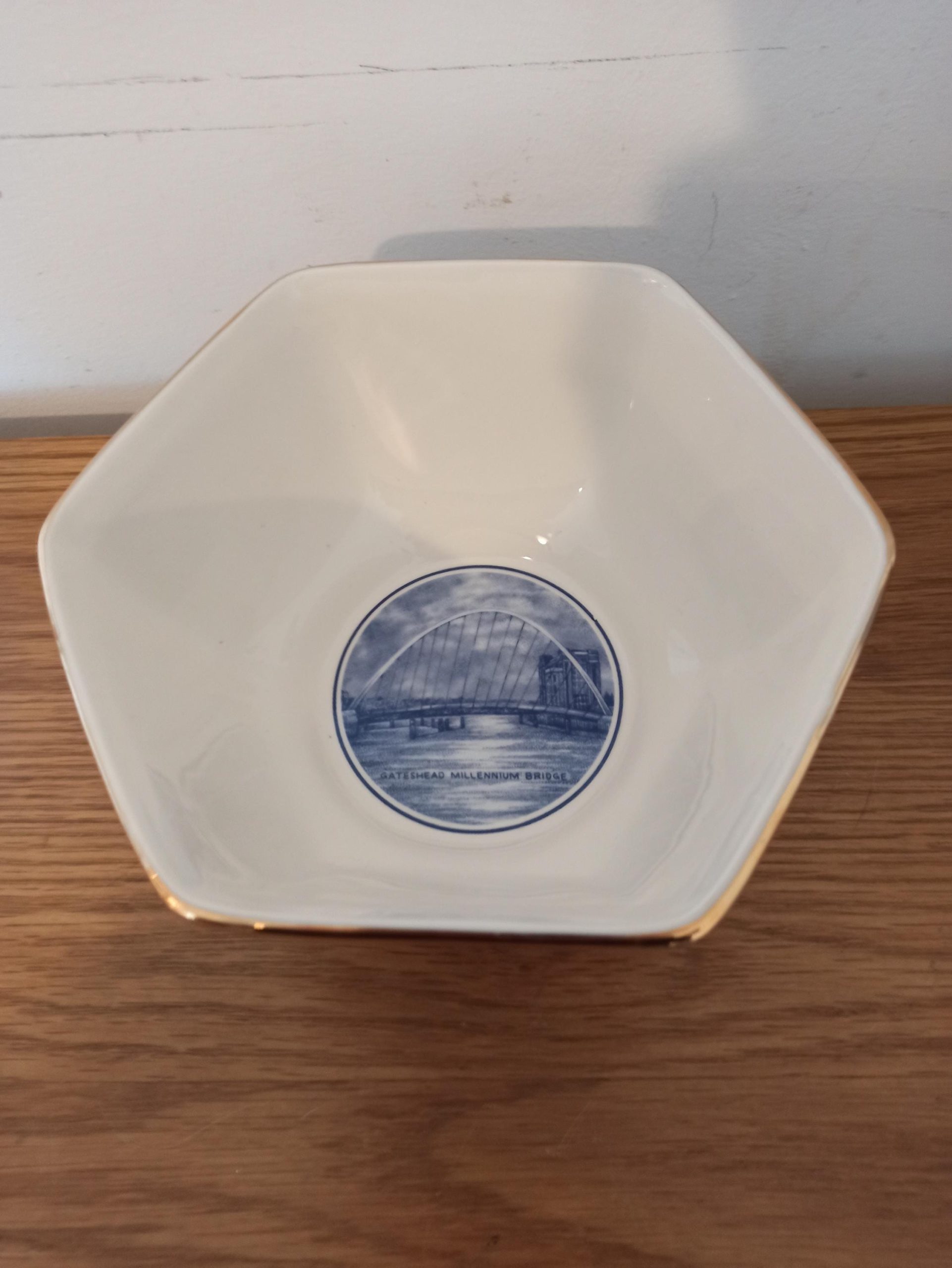 Rington's Fruit Bowl. Commissioned by Ringtons, Made By Wade. Very Good Condition. - Image 2