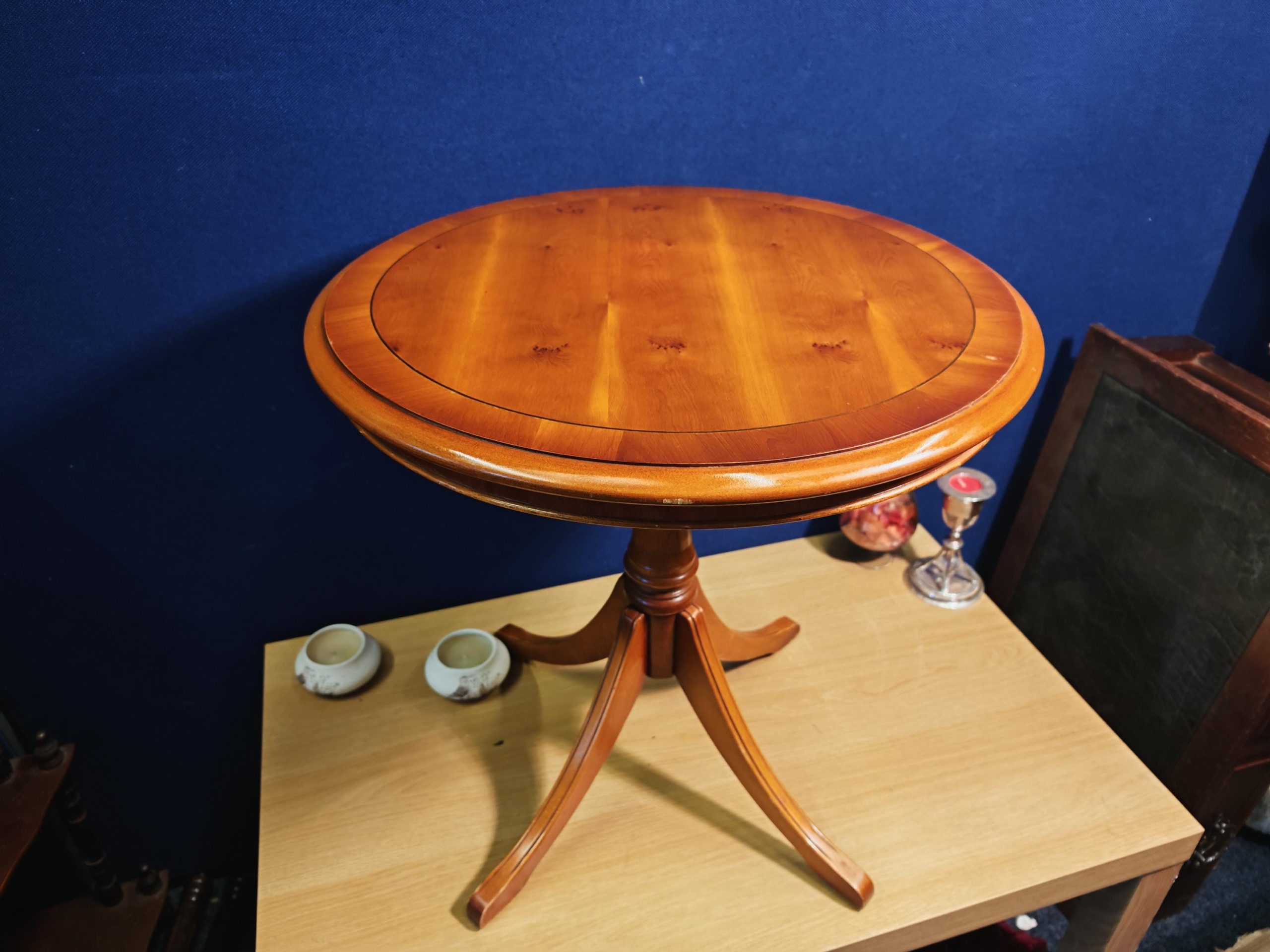 Vintage Mahogany Veneer Circular Bradley Side Table (likely 80s) with High Sheen - 54cm Diameter - 54.5cm Tall
