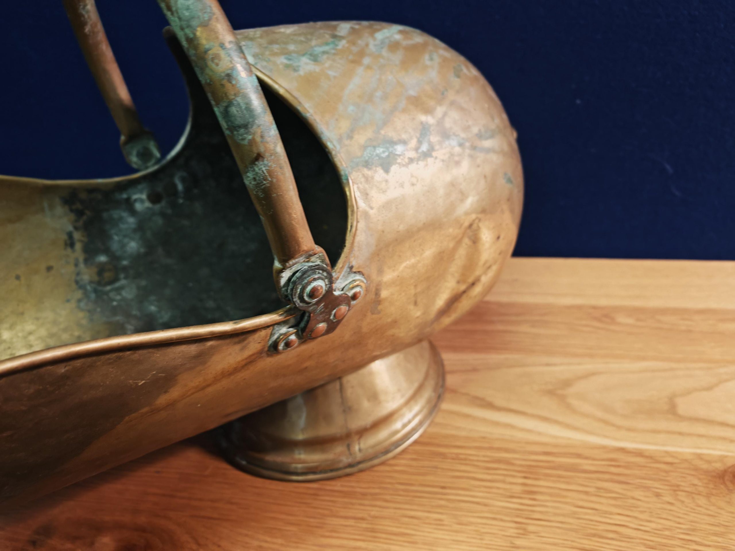 Vintage Brass Helmet-style Coal Scuttle. Likely Georgian to Early 20th Century - Image 10