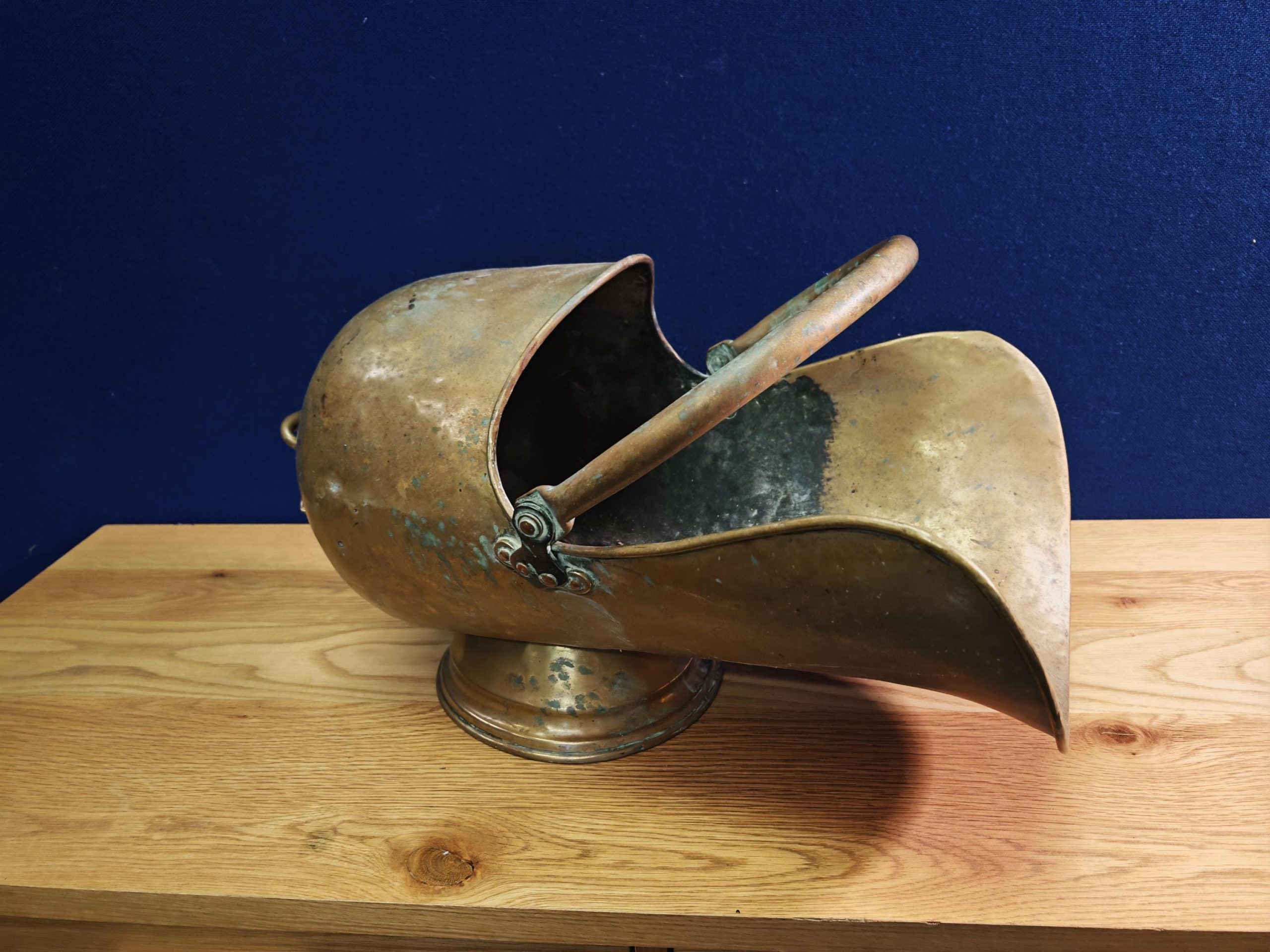 Vintage Brass Helmet-style Coal Scuttle. Likely Georgian to Early 20th Century - Image 2