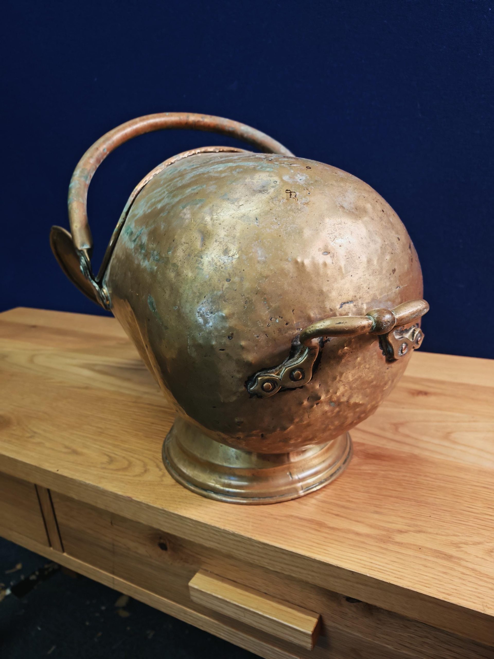 Vintage Brass Helmet-style Coal Scuttle. Likely Georgian to Early 20th Century - Image 5