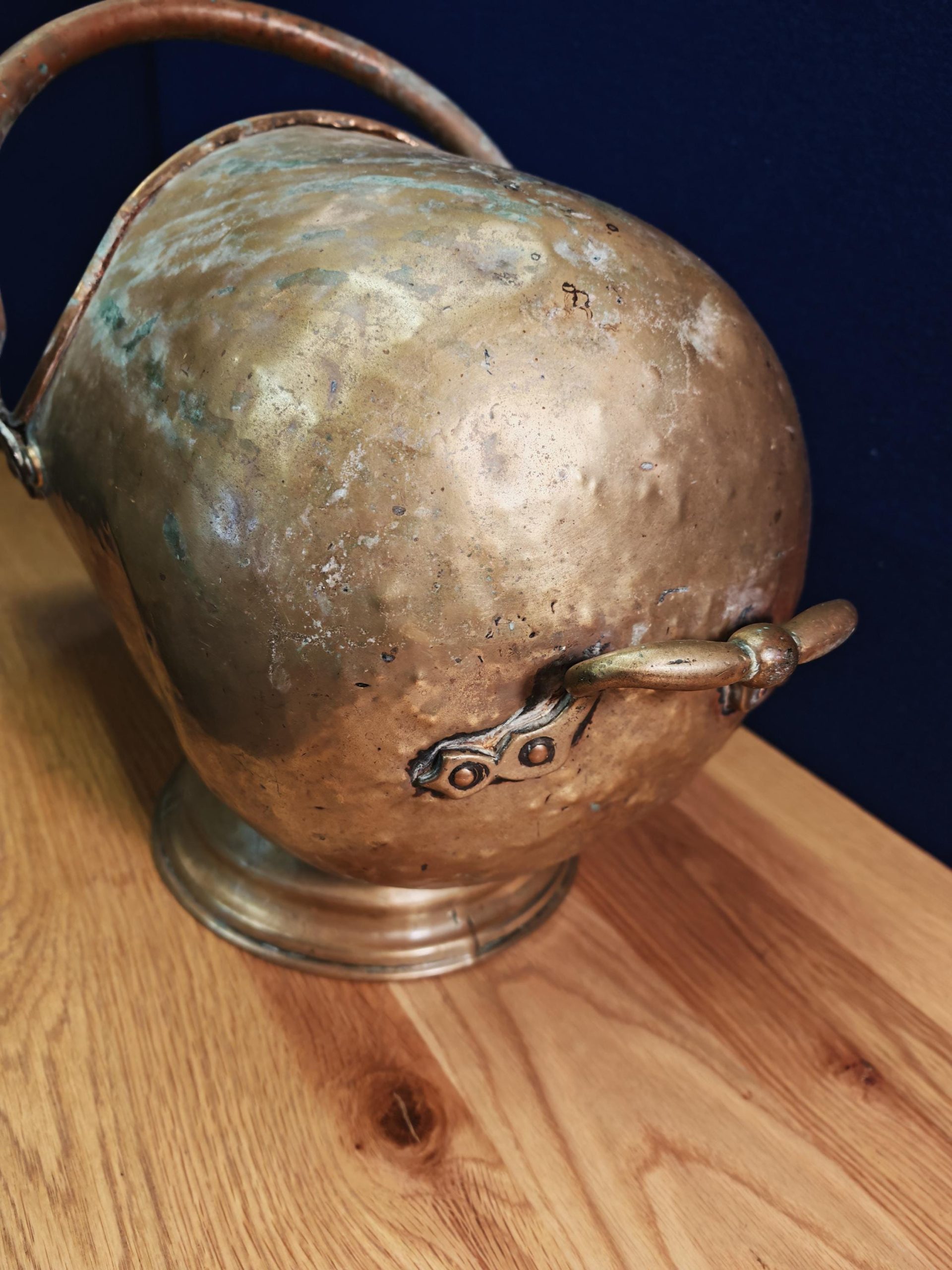 Vintage Brass Helmet-style Coal Scuttle. Likely Georgian to Early 20th Century - Image 6