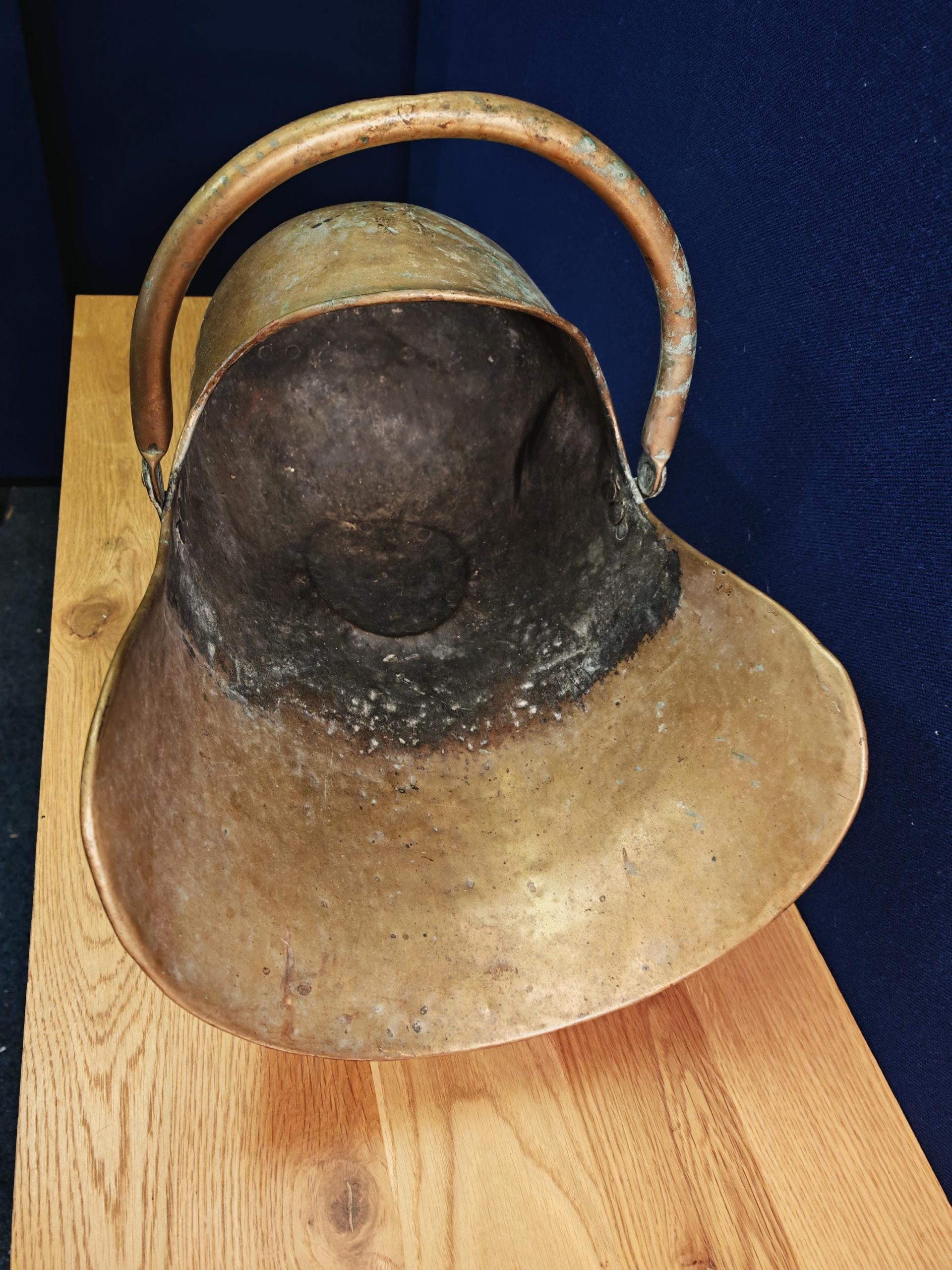 Vintage Brass Helmet-style Coal Scuttle. Likely Georgian to Early 20th Century - Image 7
