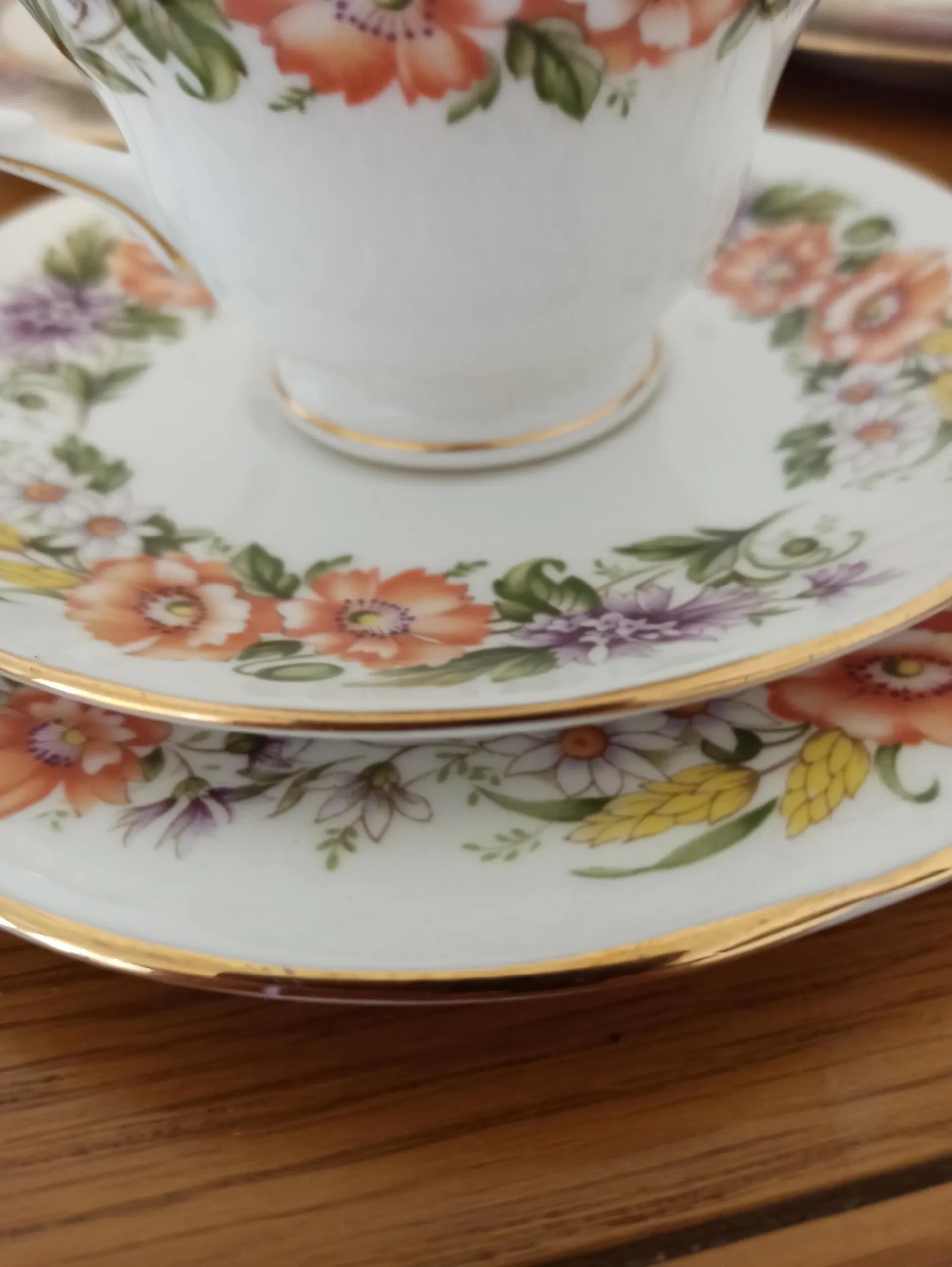 Vintage Duchess Tea Cups, Saucers and Side Plate x 6. 'Countryside' Floral Design. - Image 10