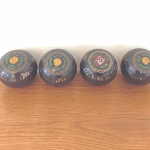 Set of 4 Almark Lawn Bowls to Include Henselite Bag.