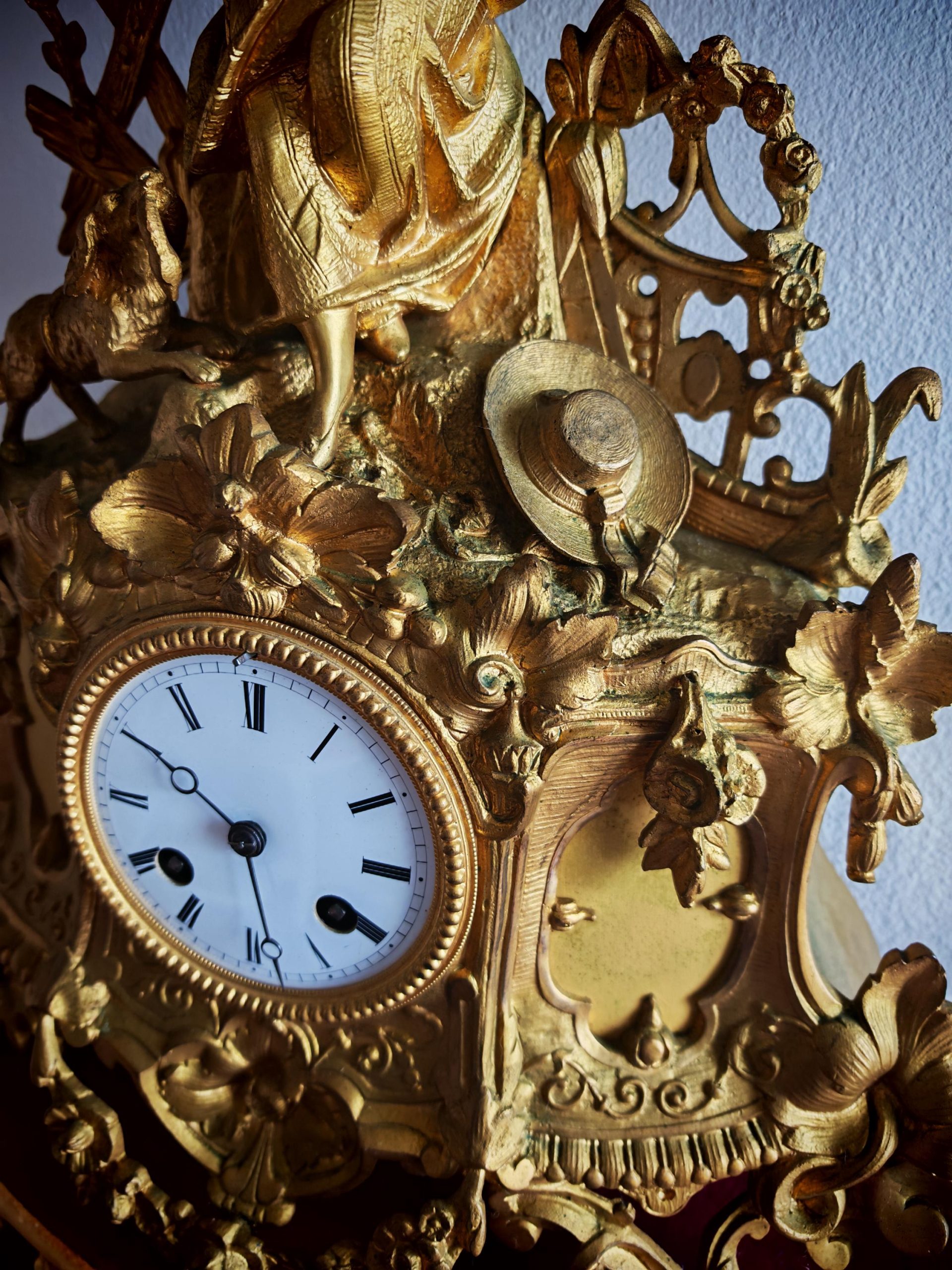 Antique 19th Century Gilt Ormolu Pendulum Clock with Gilded and Burgundy Velvet Base. Restored. - Image 3