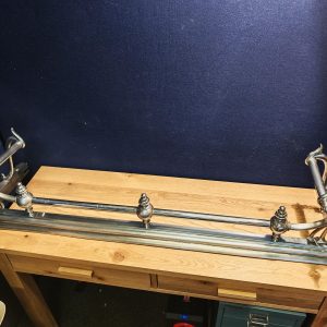 Vintage Chrome Fender 135cm X 37cm X 30cm