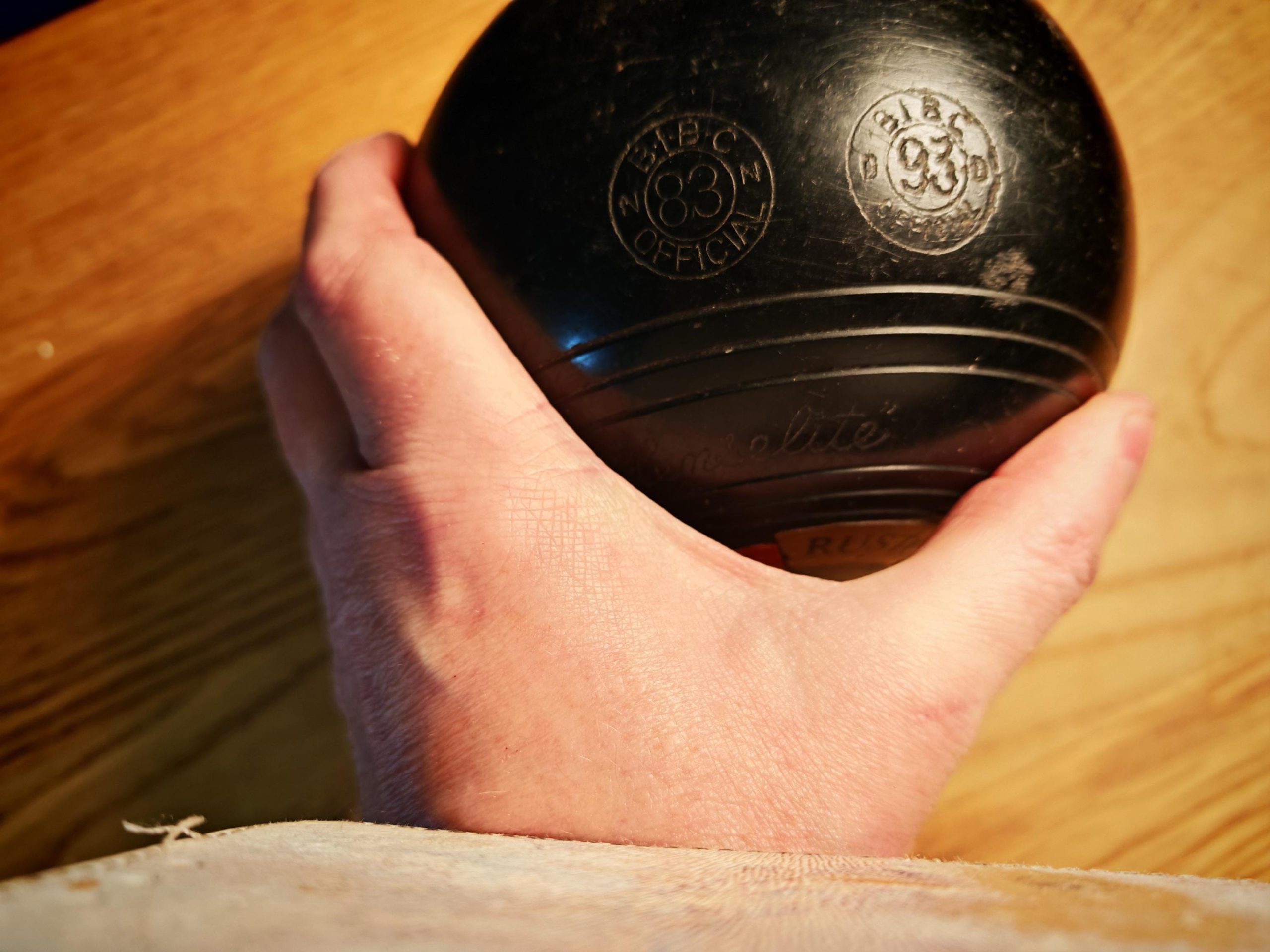 Four Vintage Henselite FR Super Grip Lawn Bowls, 4 15/16 Bias - 1970s, 1980s Vinyl or Composite - Very Good Working Condition - Image 4