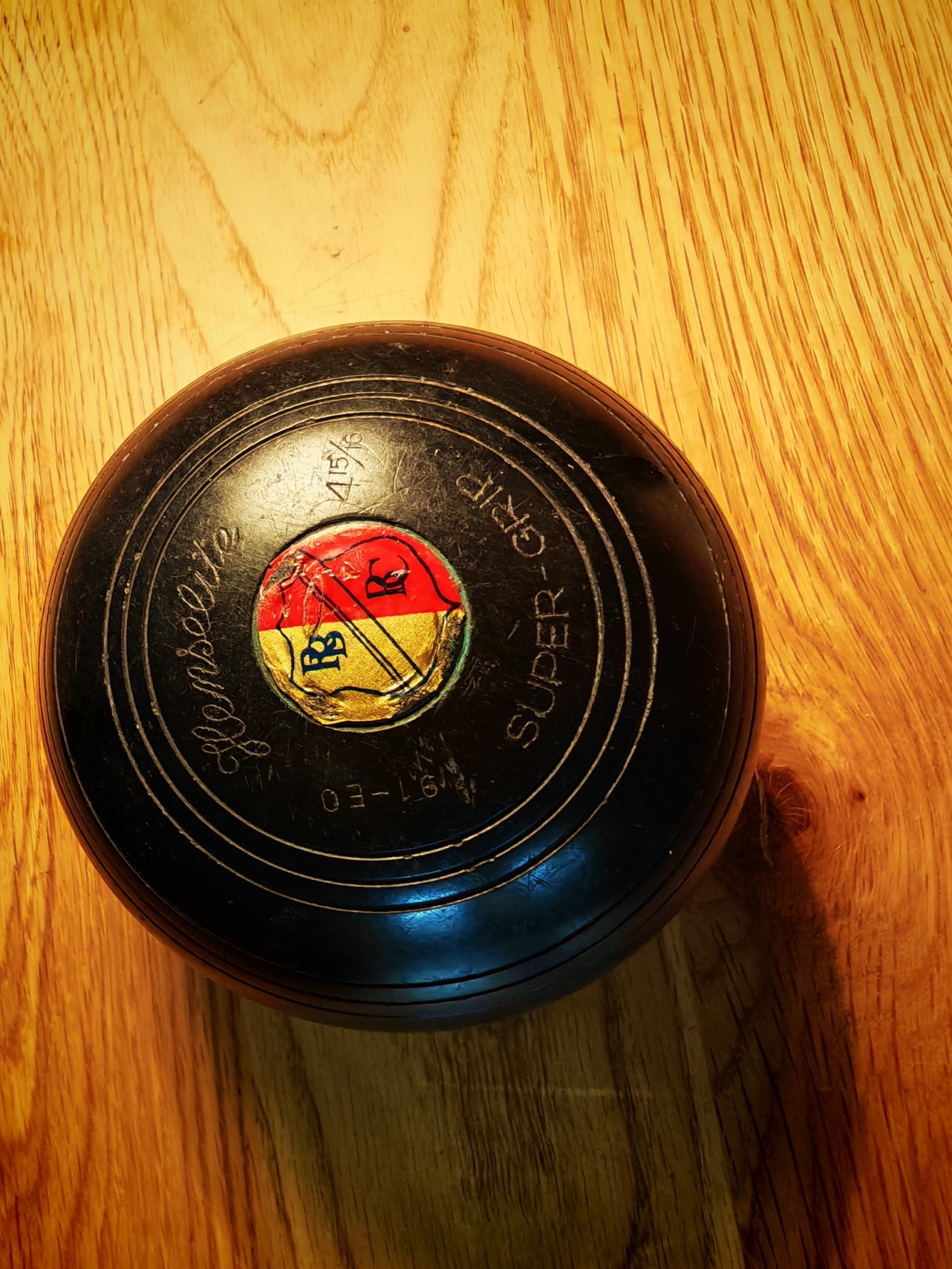 Four Vintage Henselite FR Super Grip Lawn Bowls, 4 15/16 Bias - 1970s, 1980s Vinyl or Composite - Very Good Working Condition - Image 7