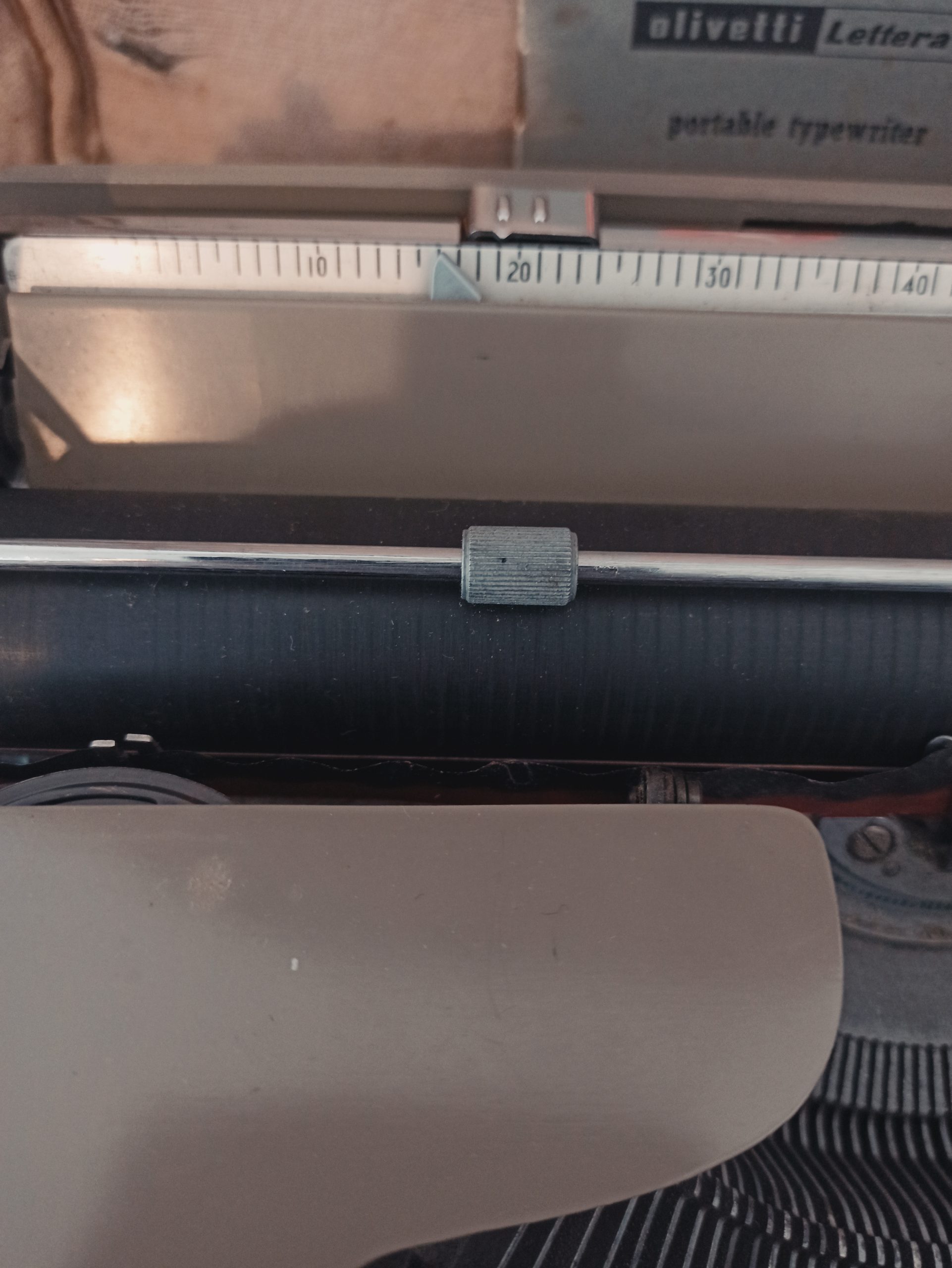 Olivetti Lettera 22 Portable Typewriter - Image 8