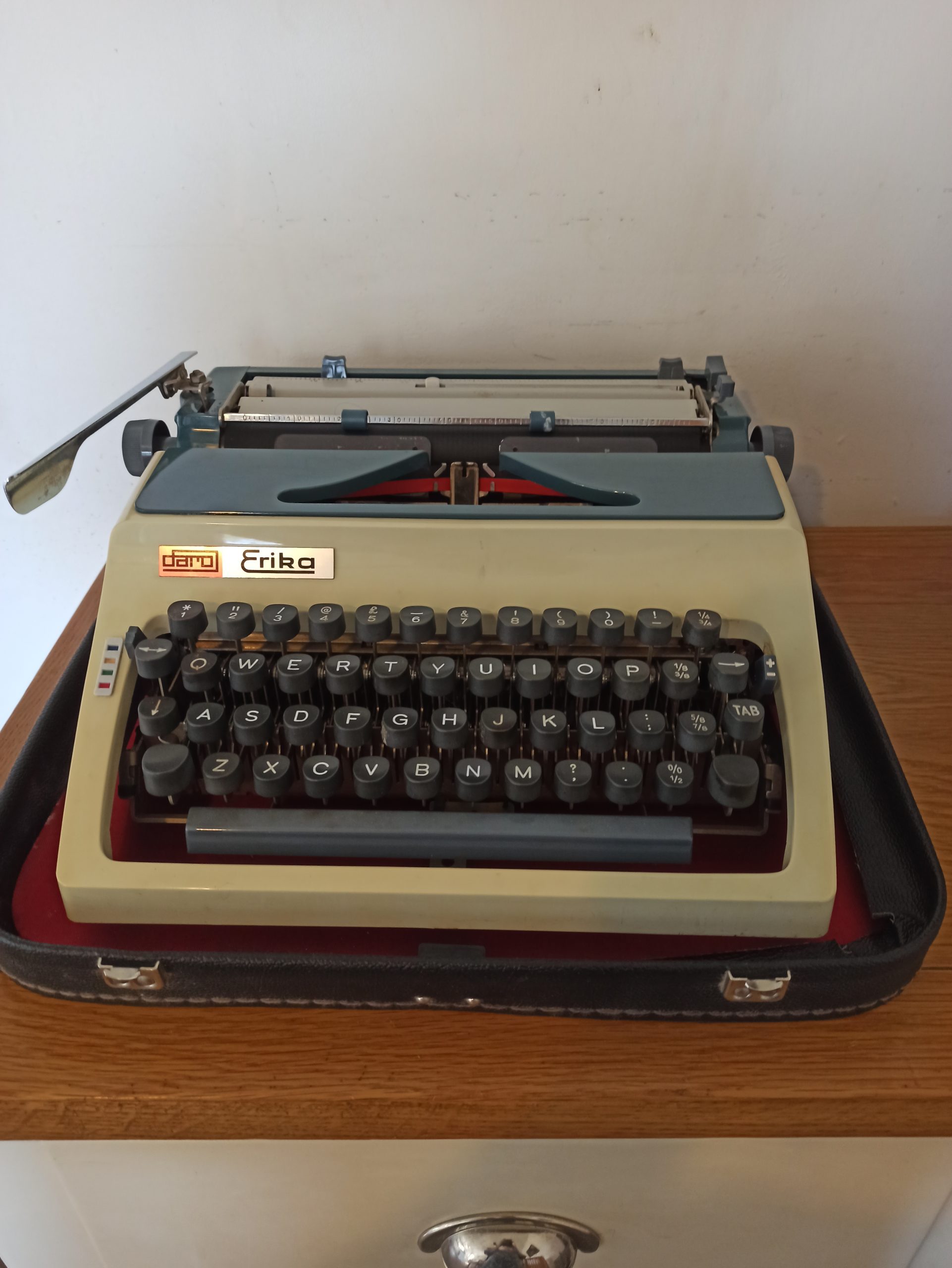 Daro Erika Typewriter