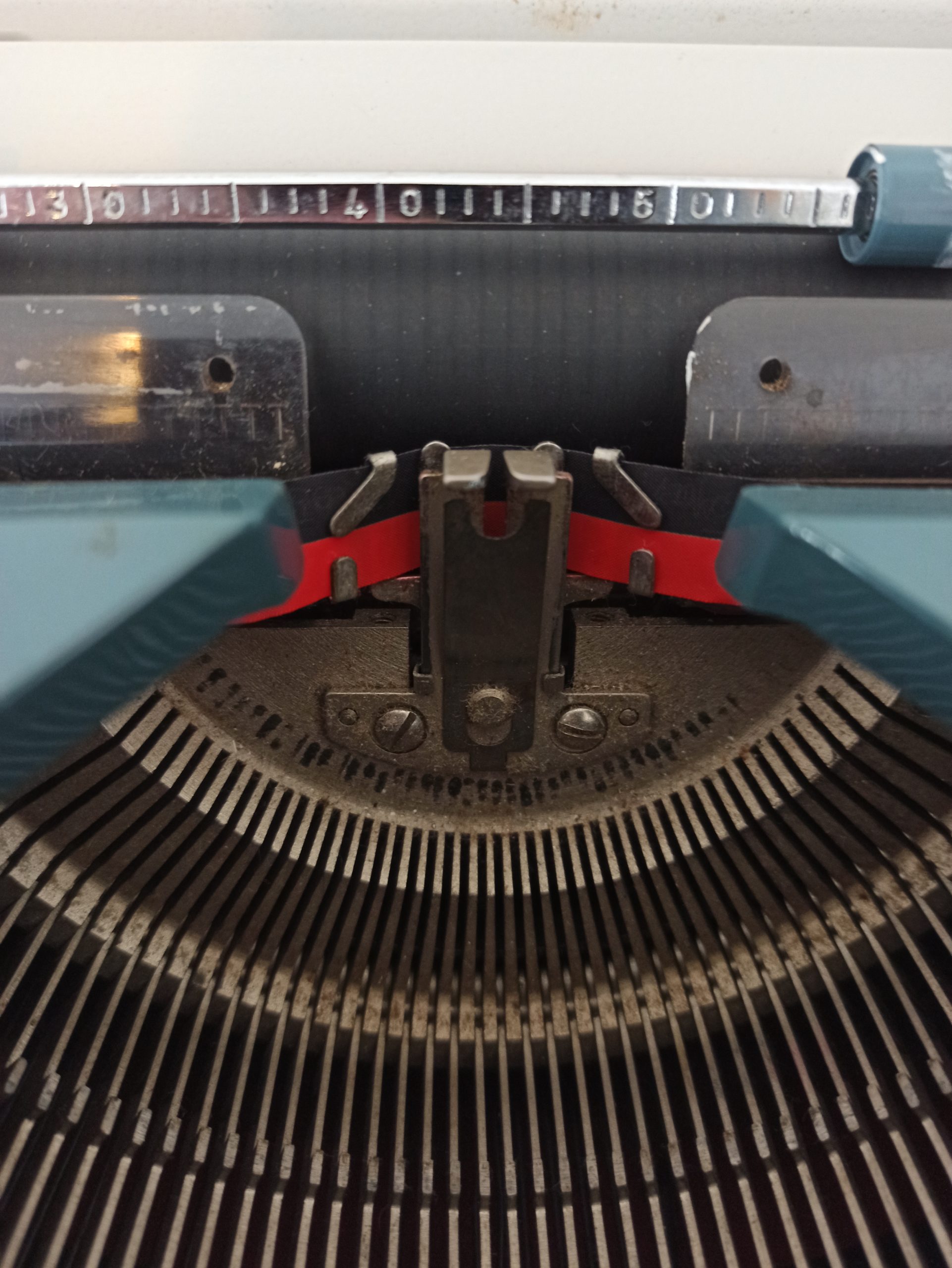 Vintage Daro Erika Typewriter - Image 5