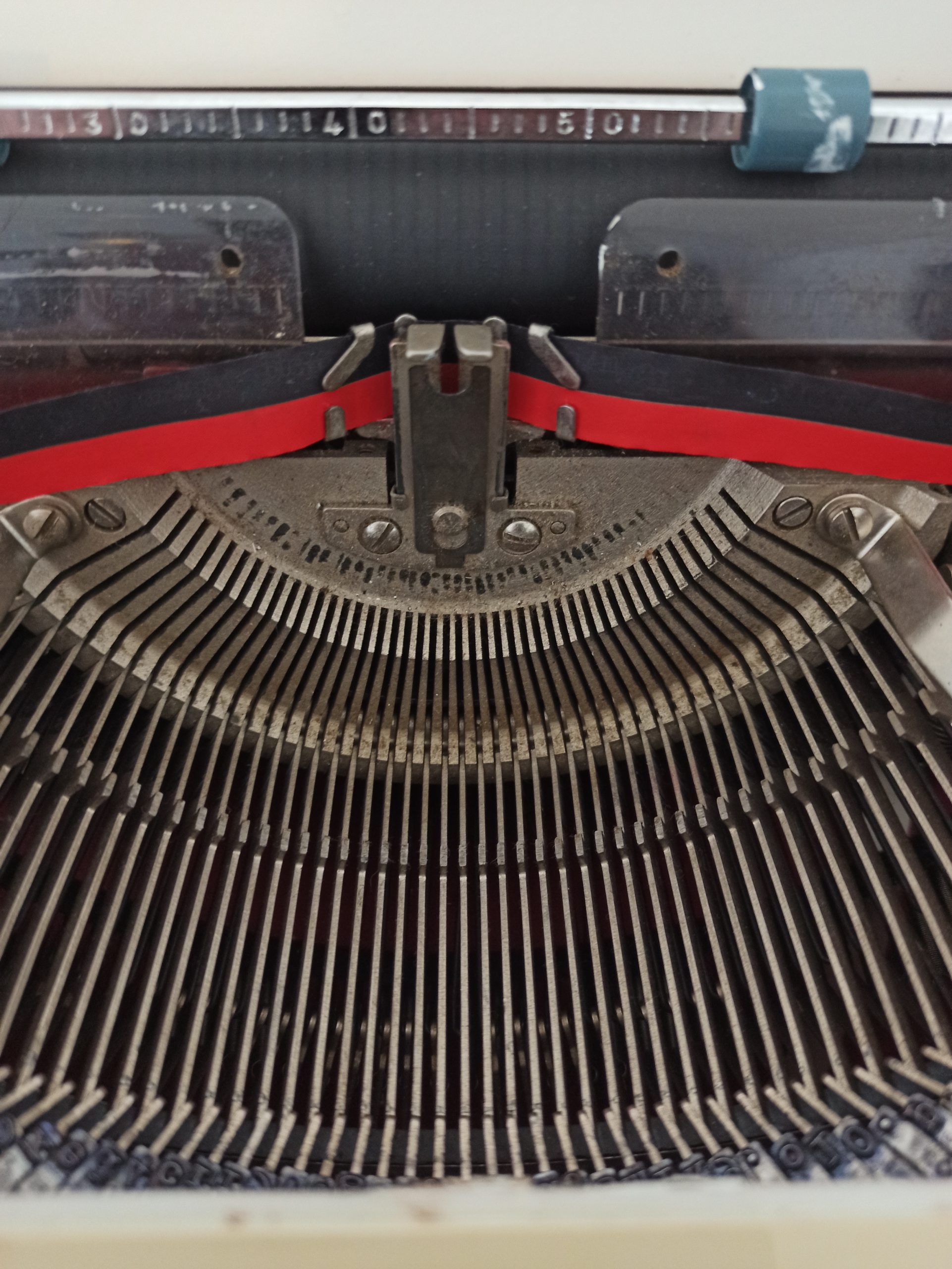 Vintage Daro Erika Typewriter - Image 17