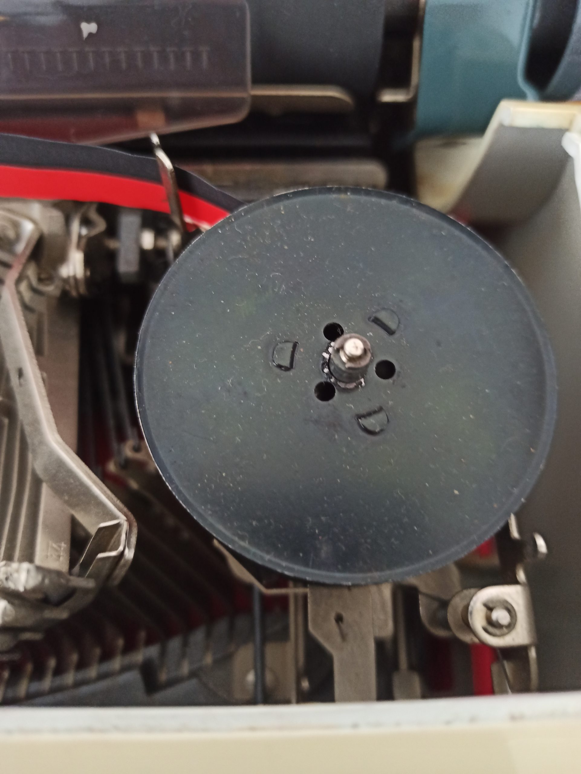 Vintage Daro Erika Typewriter - Image 19