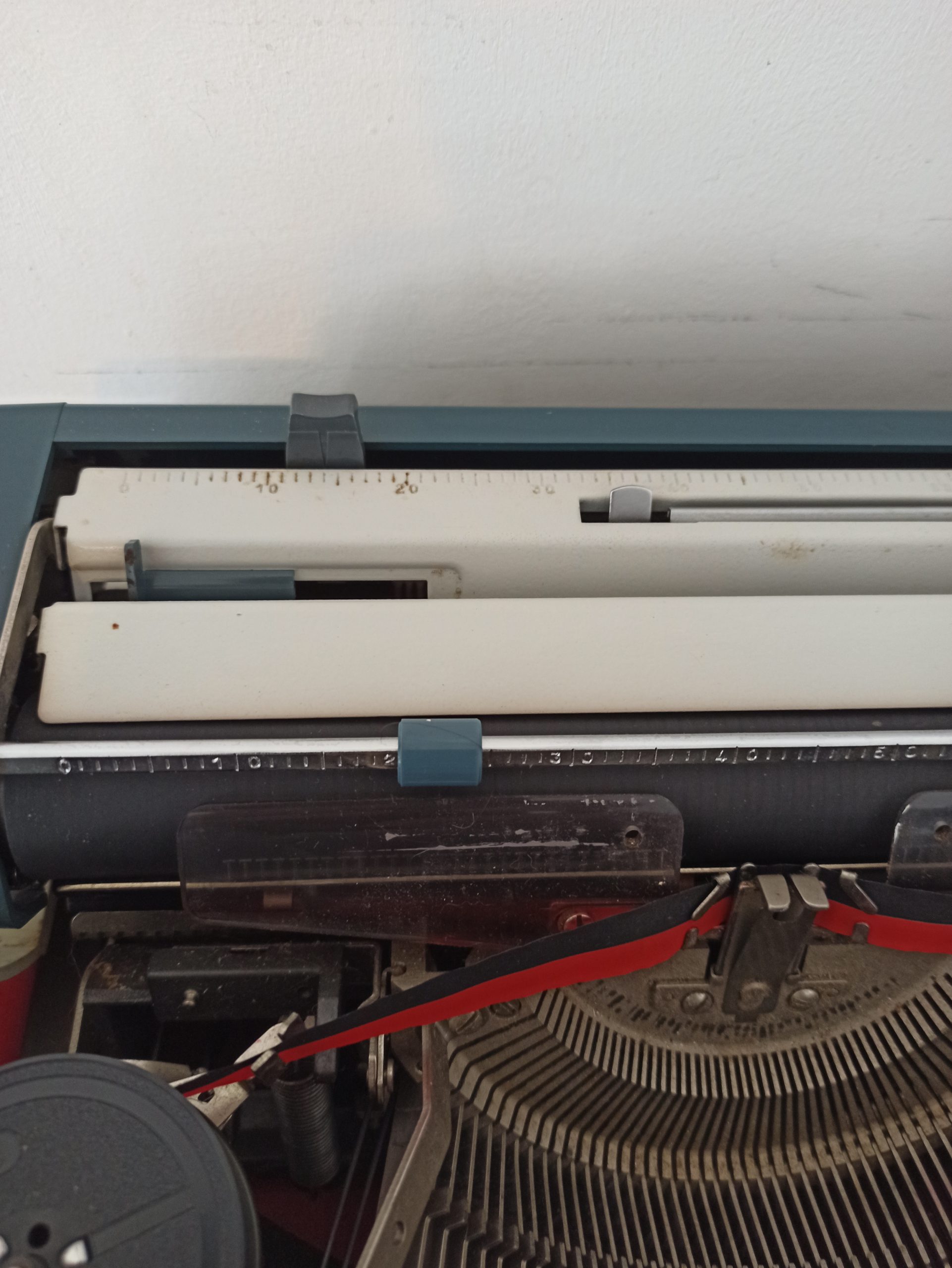 Vintage Daro Erika Typewriter - Image 8