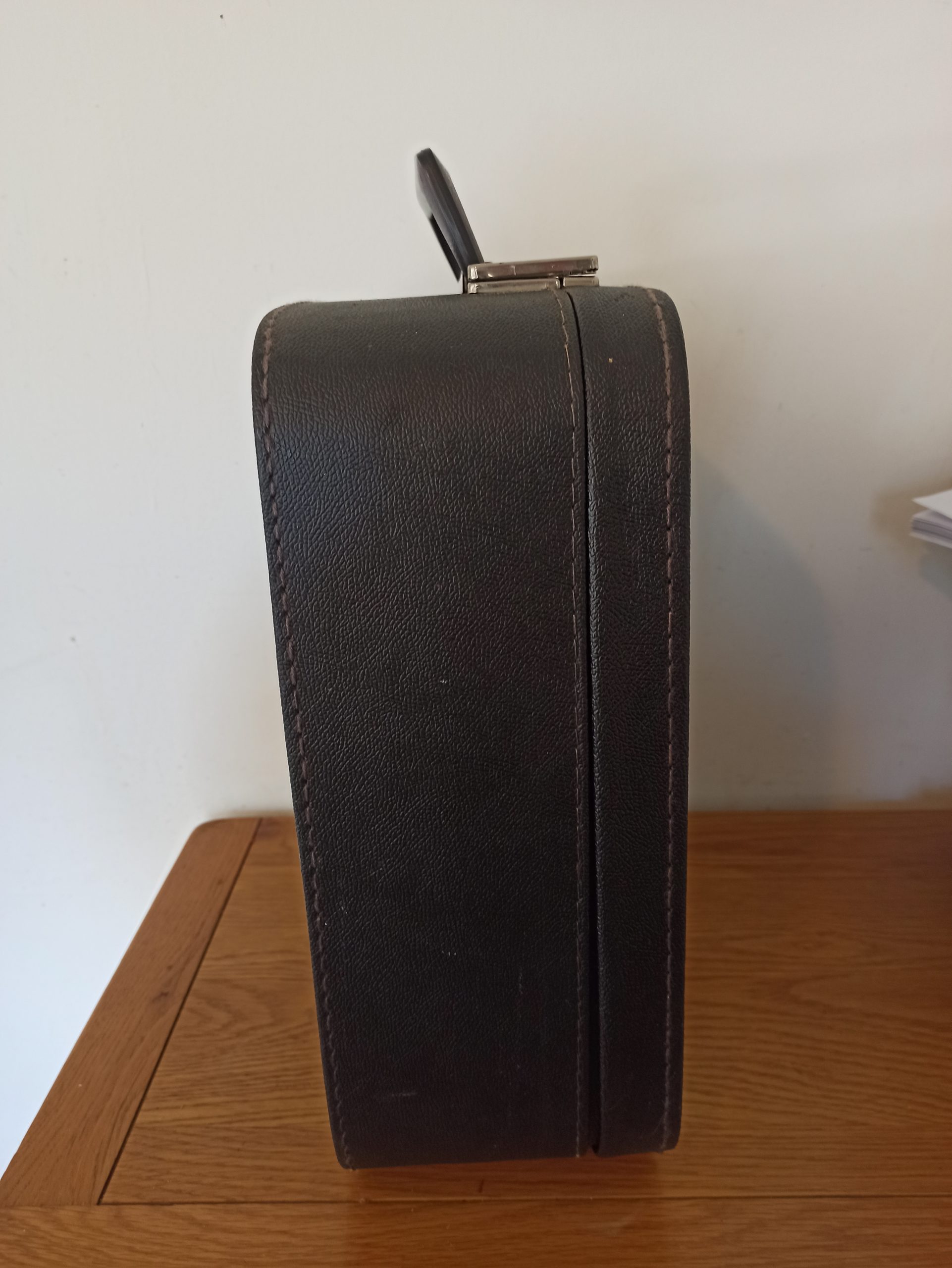 Vintage Daro Erika Typewriter - Image 11