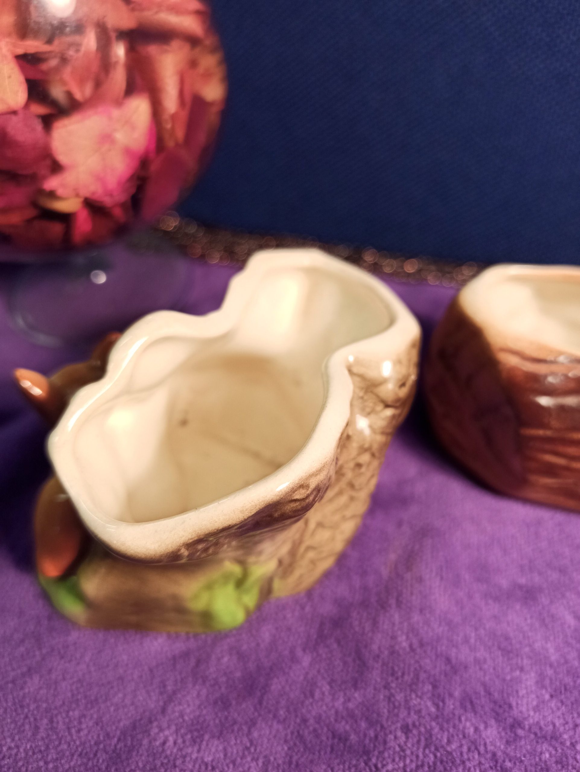 3 Vintage Withersea Posy Vases. Mother Deer and 2 Baby Deer's Sitting by Log. - Image 10